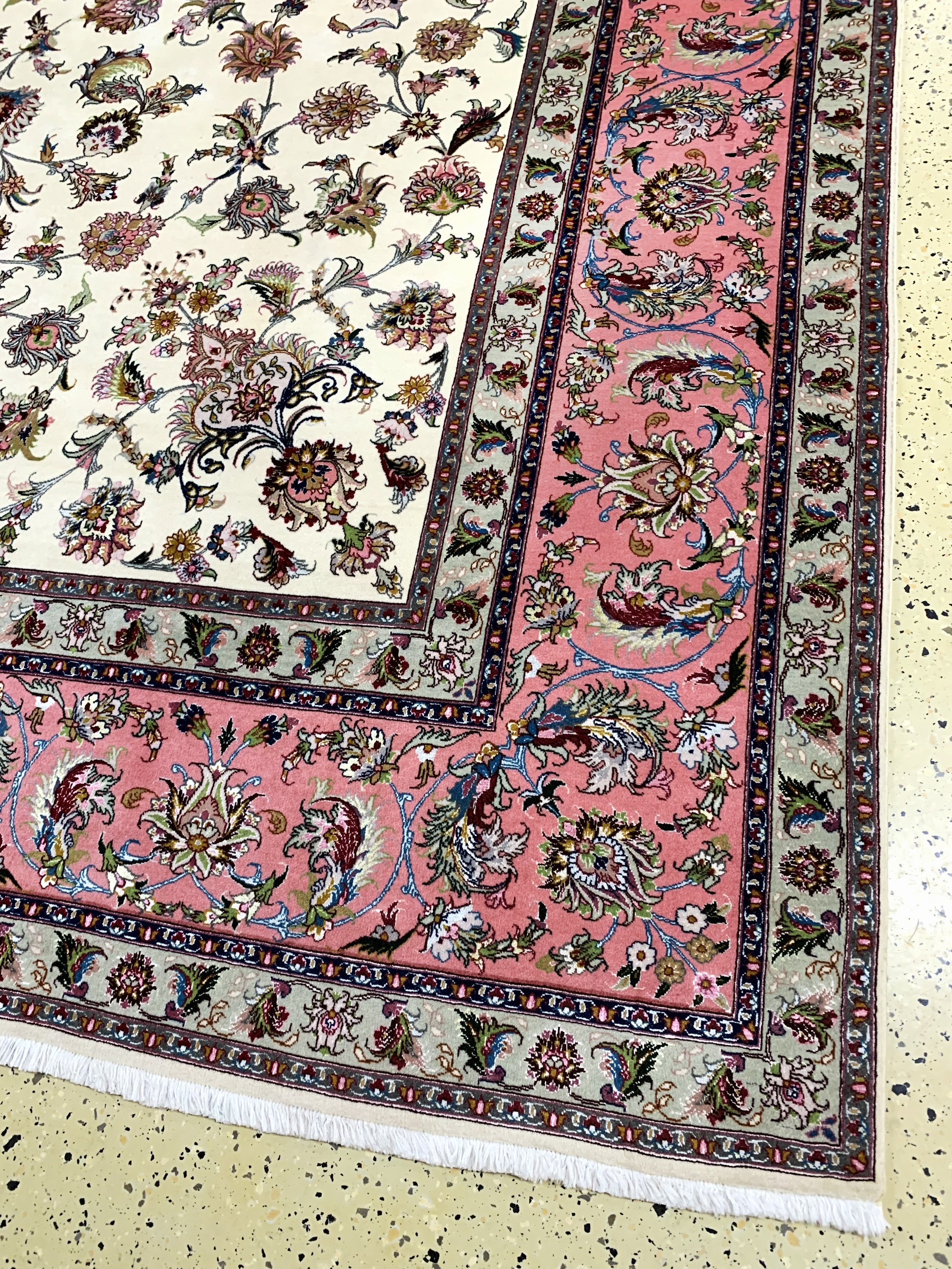 Detail a: Täbriz fein(50 Raj), Persien, Ende 20.Jhd, Korkwolle mit Seide, ca. 400 x 300 cm, ca. 500.000 Kn/qm, EHZ: 1-2