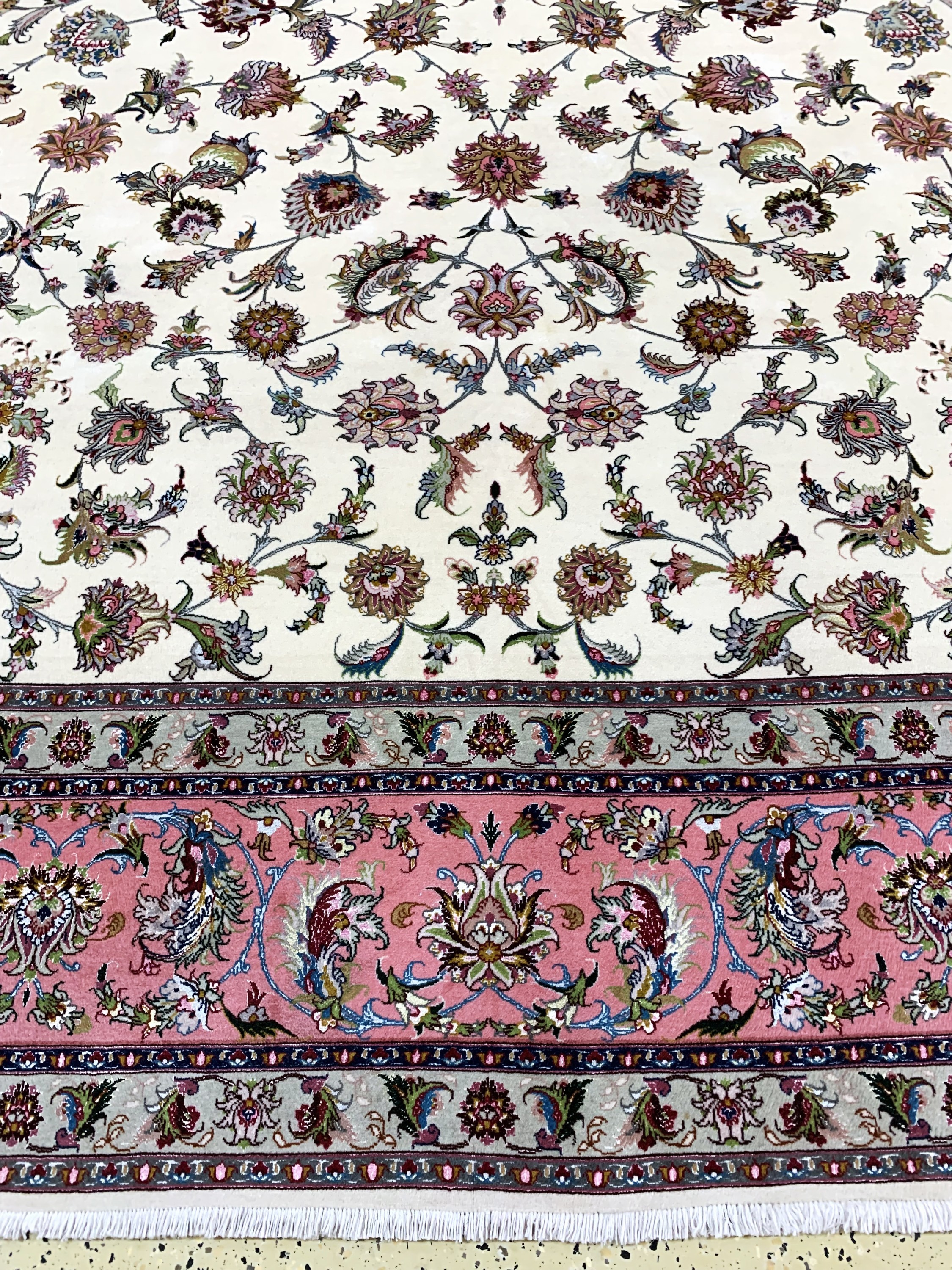 Detail b: Täbriz fein(50 Raj), Persien, Ende 20.Jhd, Korkwolle mit Seide, ca. 400 x 300 cm, ca. 500.000 Kn/qm, EHZ: 1-2