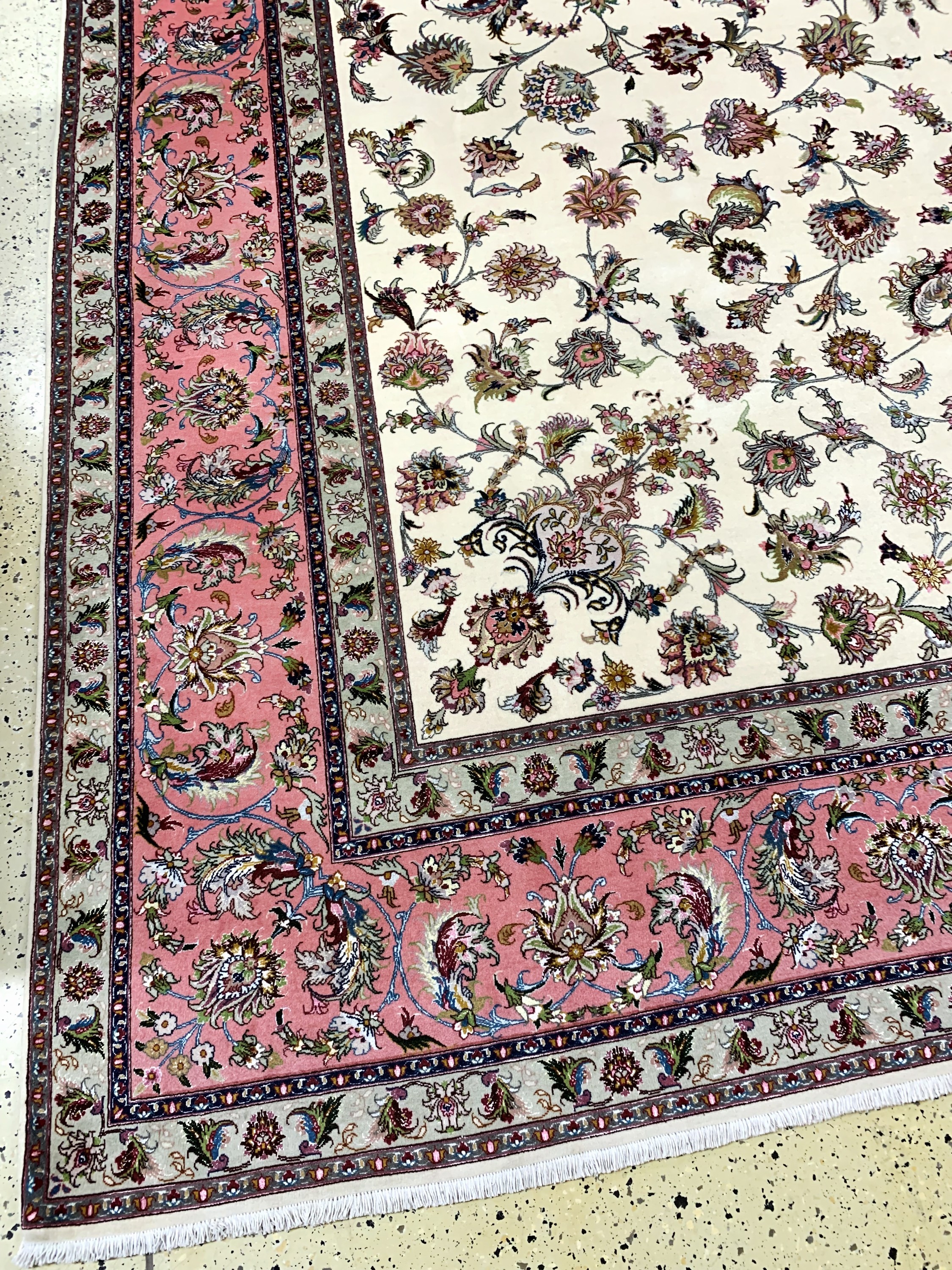Detail c: Täbriz fein(50 Raj), Persien, Ende 20.Jhd, Korkwolle mit Seide, ca. 400 x 300 cm, ca. 500.000 Kn/qm, EHZ: 1-2