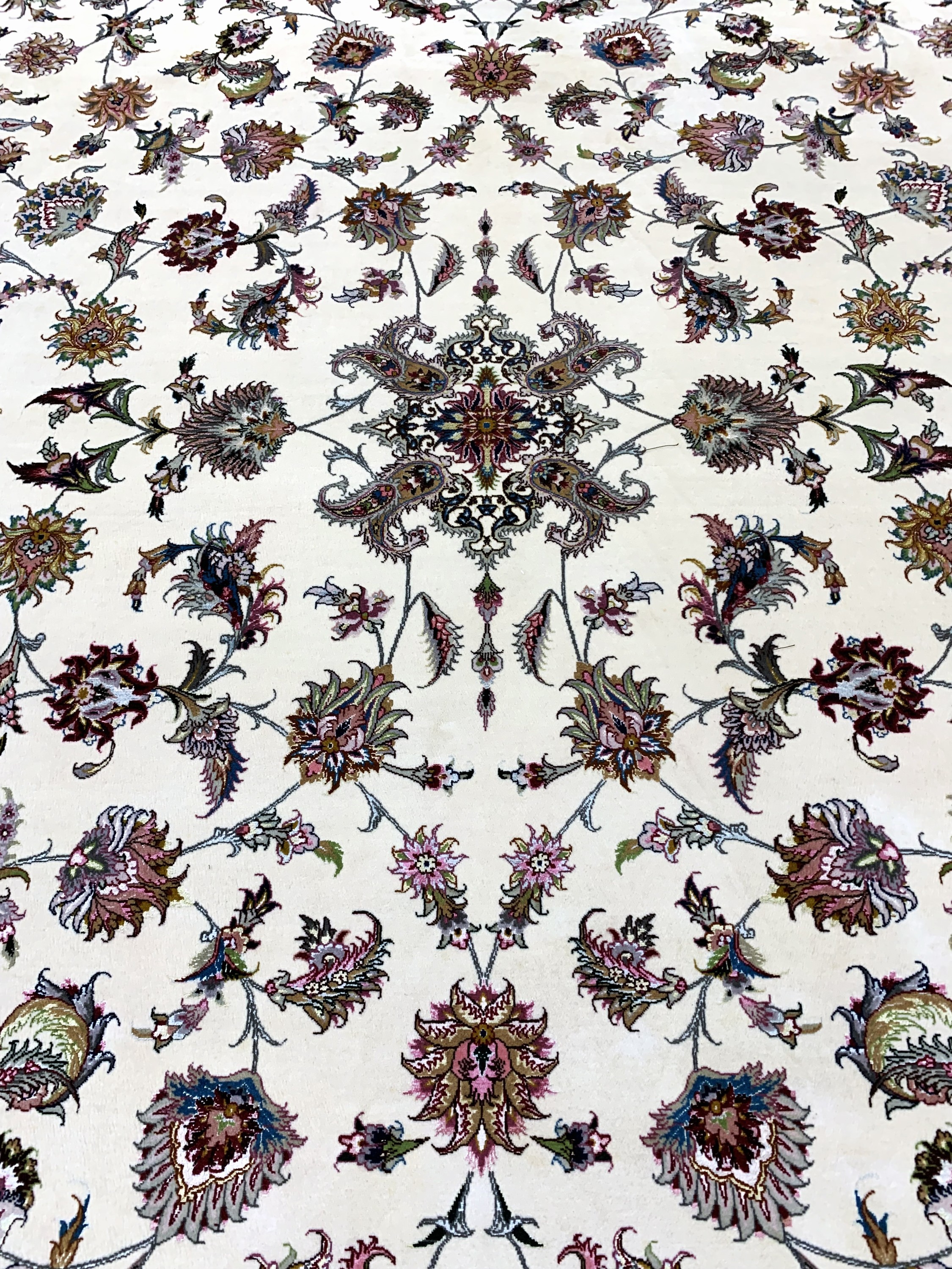 Detail d: Täbriz fein(50 Raj), Persien, Ende 20.Jhd, Korkwolle mit Seide, ca. 400 x 300 cm, ca. 500.000 Kn/qm, EHZ: 1-2