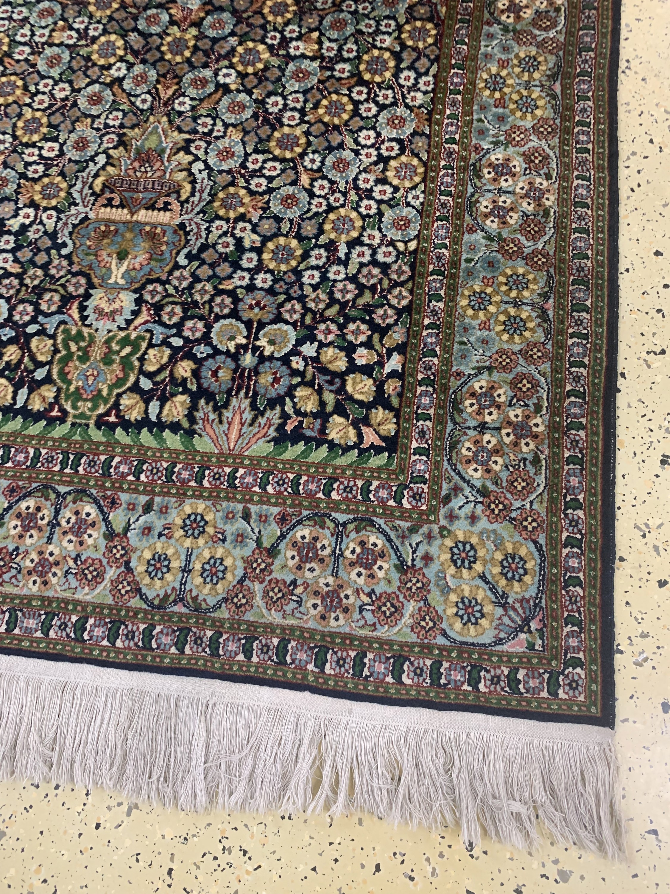 Detail b: Lahor fein, Pakistan, Mitte 20.Jhd, Korkwolle mit Seide, ca. 193 x 122 cm, EHZ: 2