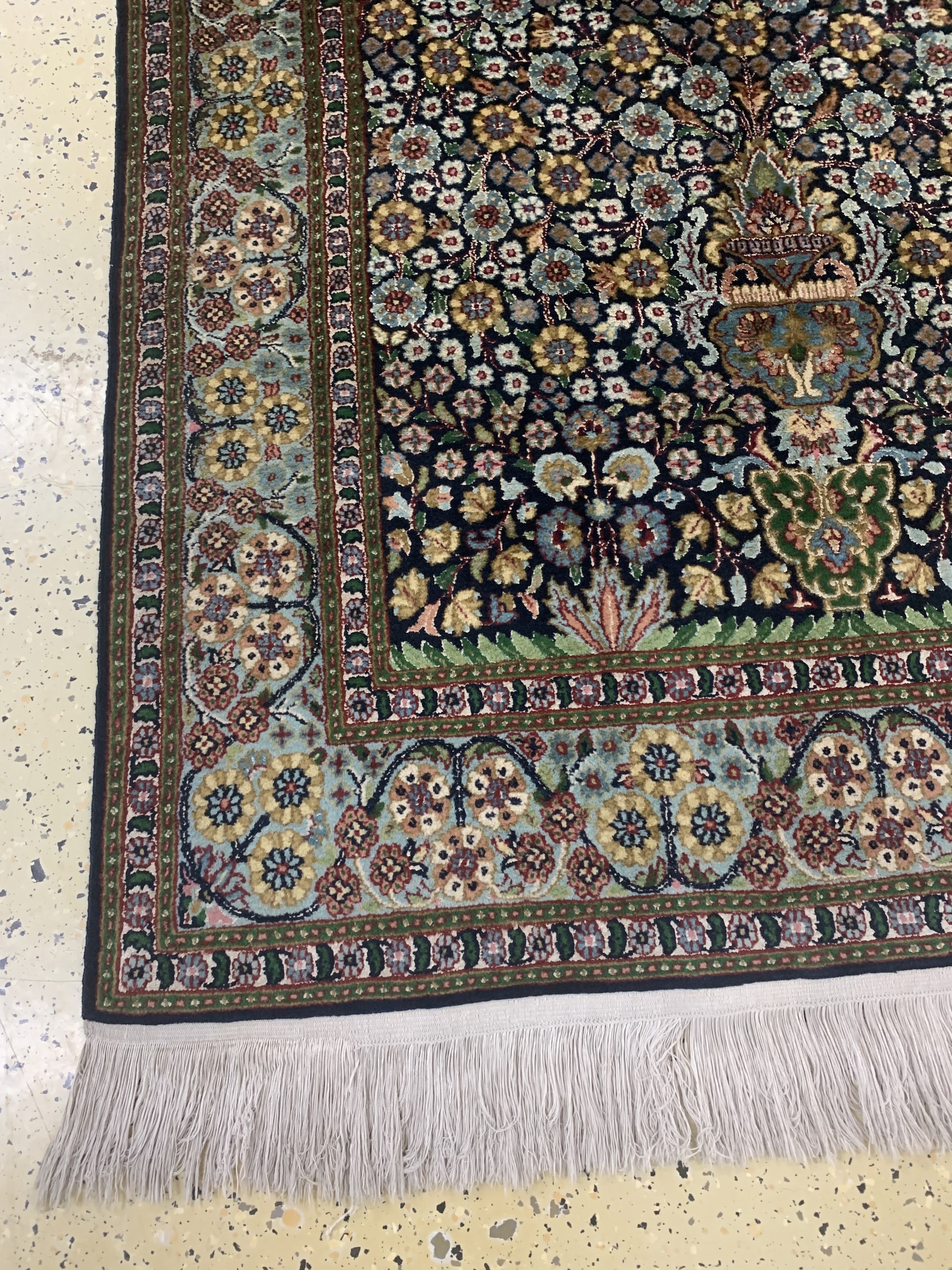 Detail c: Lahor fein, Pakistan, Mitte 20.Jhd, Korkwolle mit Seide, ca. 193 x 122 cm, EHZ: 2