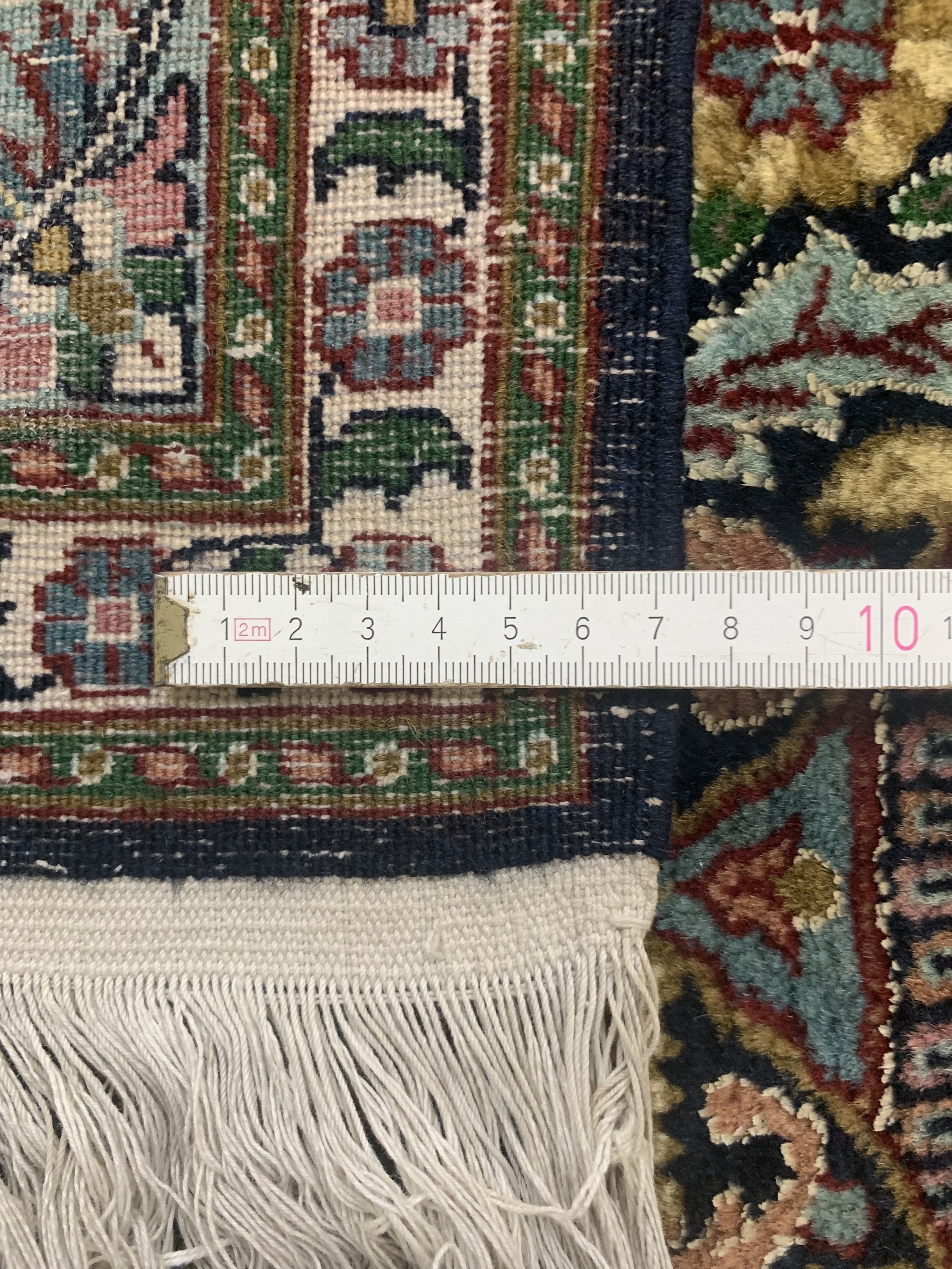Detail e: Lahor fein, Pakistan, Mitte 20.Jhd, Korkwolle mit Seide, ca. 193 x 122 cm, EHZ: 2