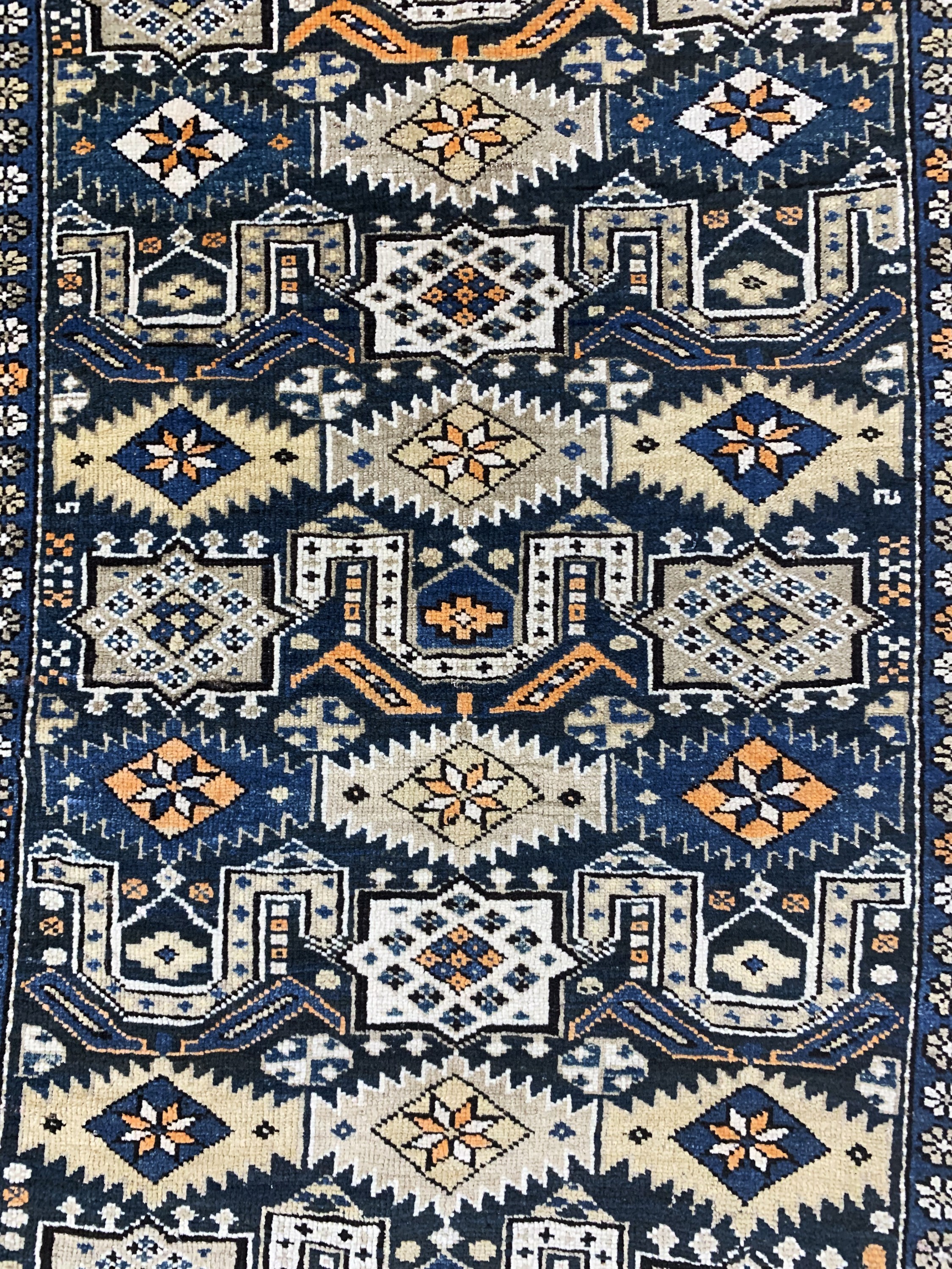 Detail c: Schirwan antik, Kaukasus, 19.Jhd, Wolle auf Wolle, ca. 156 x 105 cm, EHZ: 2