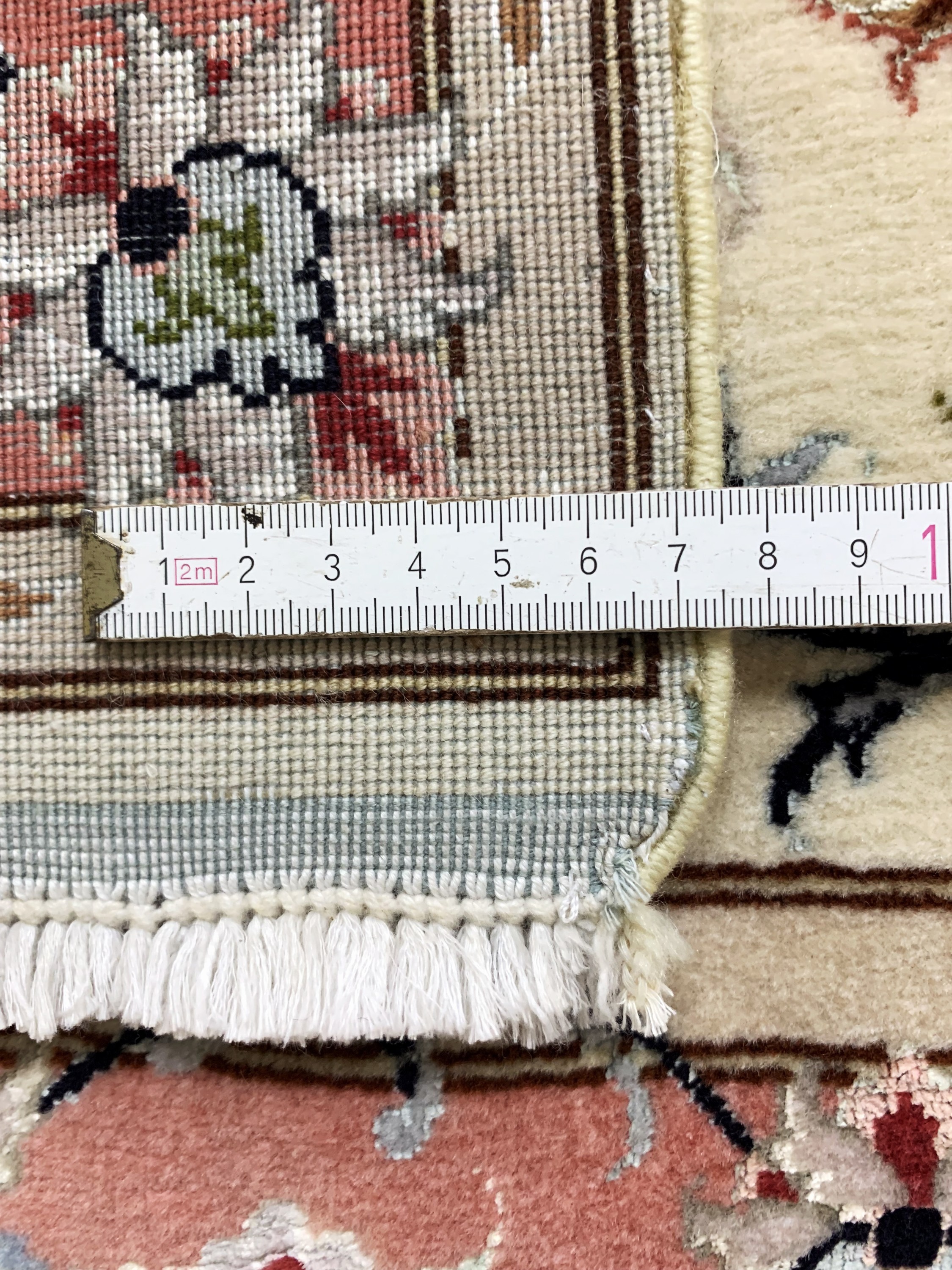 Detail e: Täbriz fein(50 Raj), Persien, Ende 20.Jhd, Korkwolle mit Seide, ca. 260 x 77 cm, ca. 500.000 Kn/qm, EHZ: 1-2