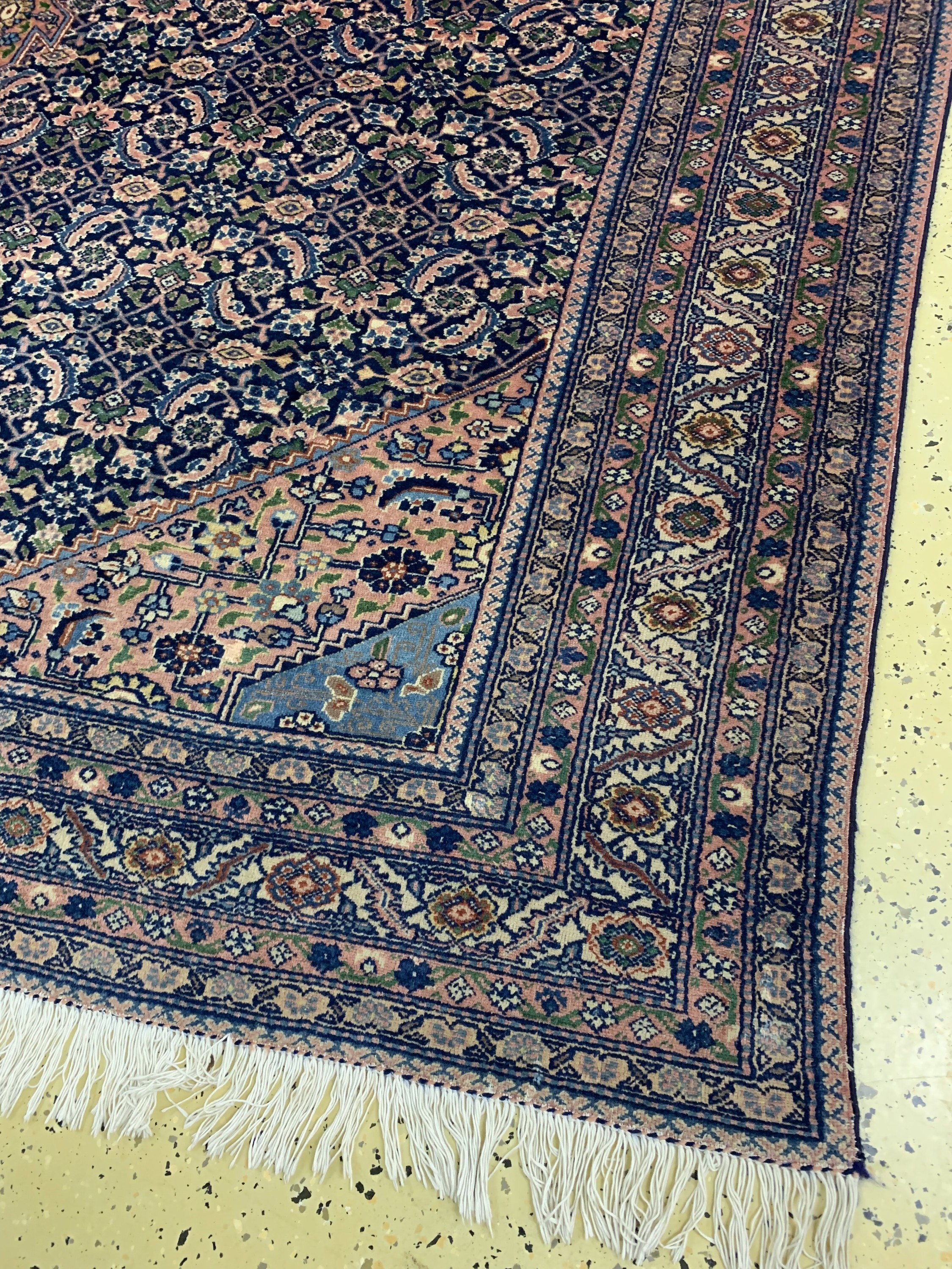 Detail a: Ardebil antik, Persien, um 1900, Wolle auf Baumwolle, ca. 332 x 243 cm, EHZ: 3, (Fransen erneuert)