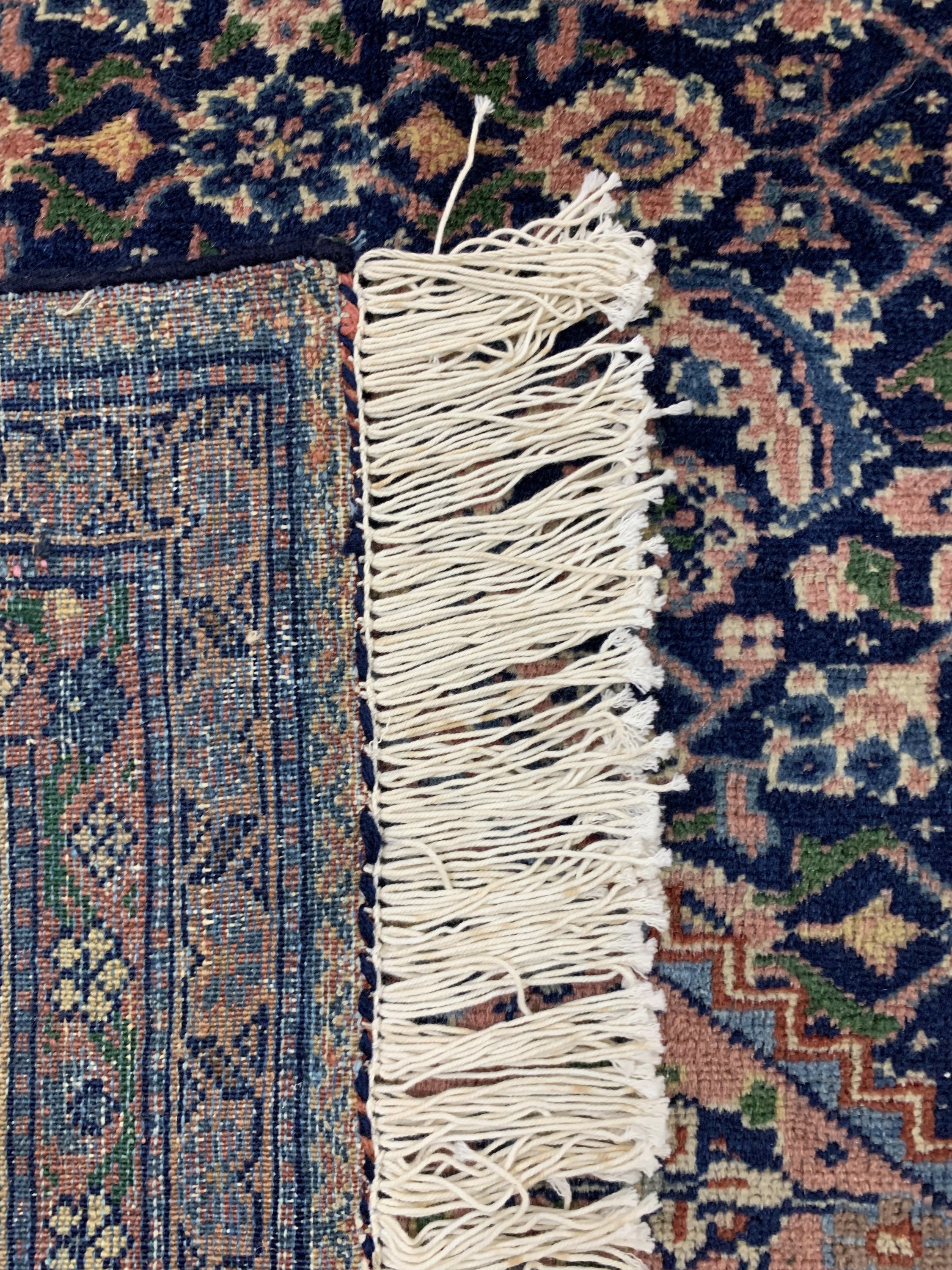 Detail h: Ardebil antik, Persien, um 1900, Wolle auf Baumwolle, ca. 332 x 243 cm, EHZ: 3, (Fransen erneuert)