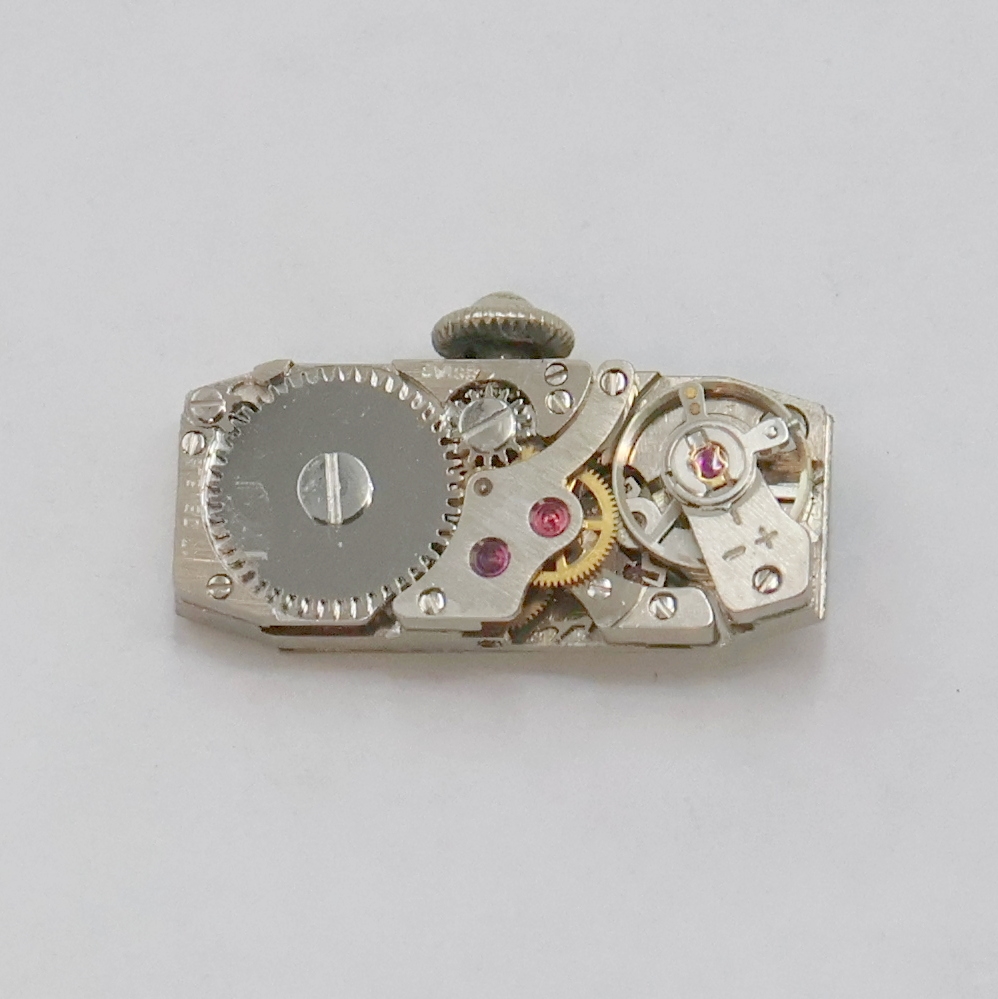 Detail f: MARVIN Art-Déco Damenarmbanduhr in WG 750/000, Schweiz um 1925, Handaufzug, rechteckig. Scharniergeh. m. Schlaufen- Anstößen, Front m. ...