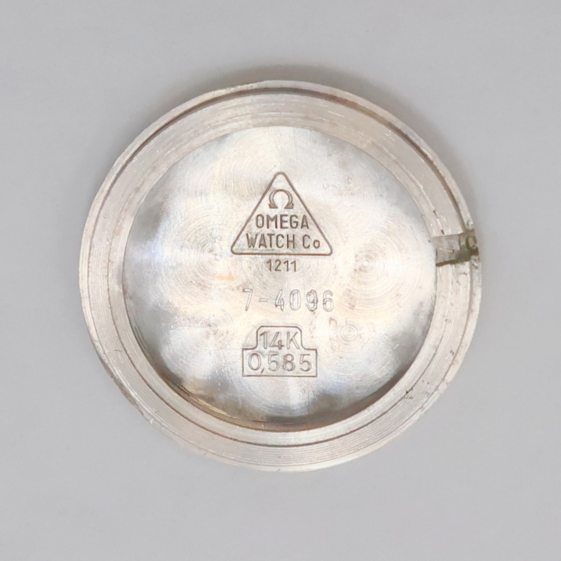 Detail f: OMEGA Damenarmbanduhr in WG 585/000, Schweiz um 1971, Handaufzug, 2-teil. ovales Geh. m. Milanaiseband, Boden aufgedr., orig. Krone seitl. im Geh. ...