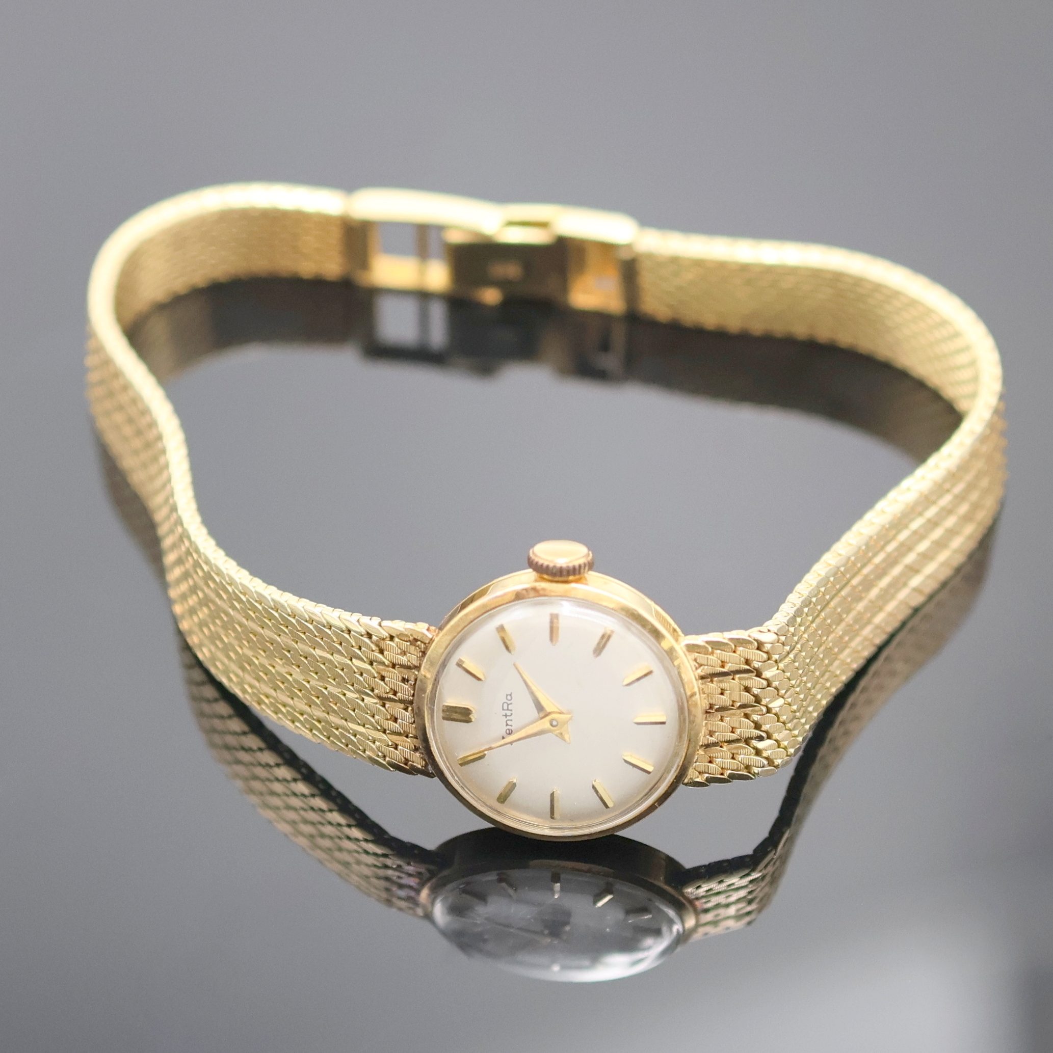 Detail b: ZentRa Damenarmbanduhr in GG 585/000, Schweiz um 1965, Handaufzug, 2-teil. Geh. m. orig. Milanaiseband u. orig. Klappschl. in GG 585/000, Boden ...