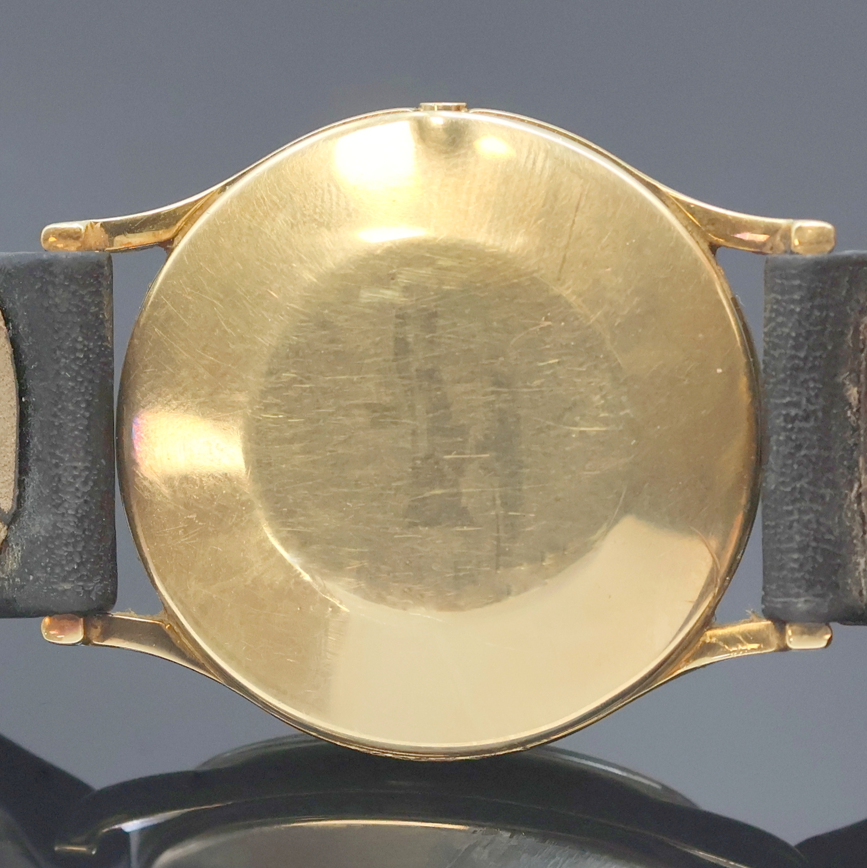 Detail e: OMEGA Armbanduhr In GG 585/000 Referenz 191 0056 mit Box, Schweiz um 1980, quarz, 2- teil. Geh. m. aufgedr. Boden, gold. Zifferbl. m. gold. ...
