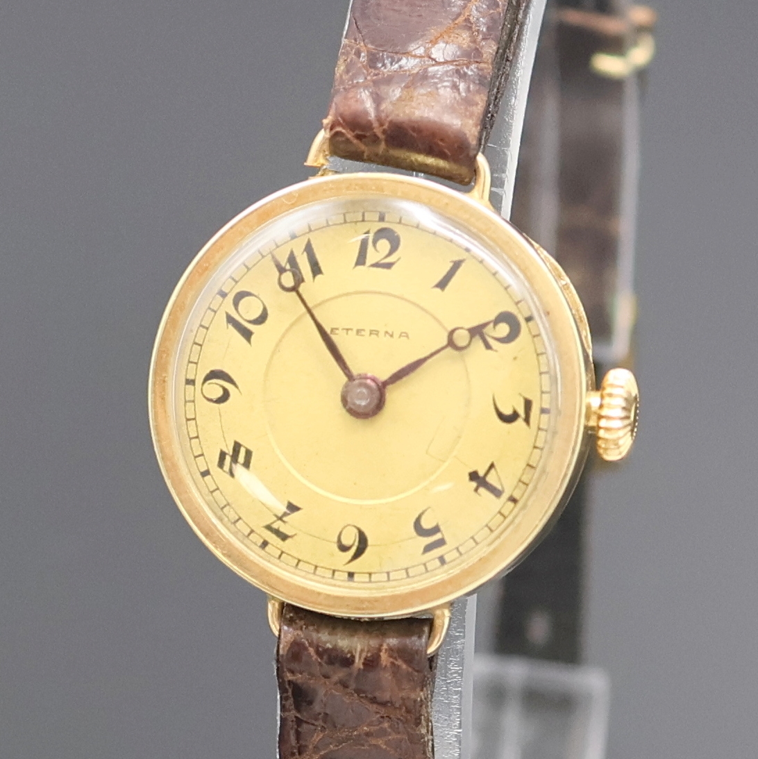 Detail b: 3 Uhren: ETERNA, ESZEHA, Damensavonette in Gold 585/000, Schweiz um 1900 bis 1940, Handaufzug, 1) ETERNA, Scharniergeh. m. aufgedr. Lünette, gold. ...