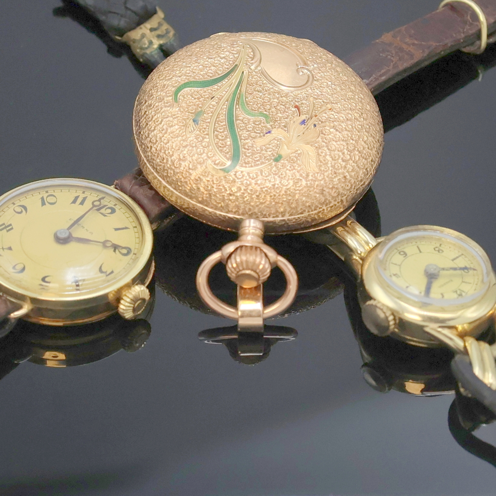 Detail e: 3 Uhren: ETERNA, ESZEHA, Damensavonette in Gold 585/000, Schweiz um 1900 bis 1940, Handaufzug, 1) ETERNA, Scharniergeh. m. aufgedr. Lünette, gold. ...