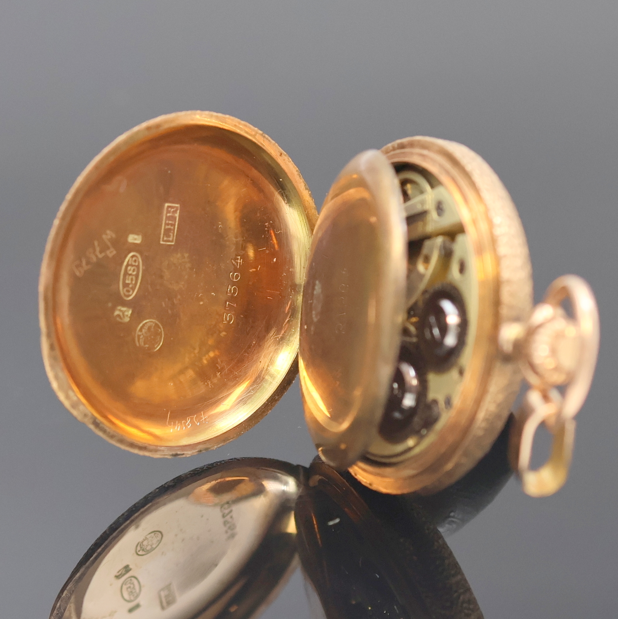Detail k: 3 Uhren: ETERNA, ESZEHA, Damensavonette in Gold 585/000, Schweiz um 1900 bis 1940, Handaufzug, 1) ETERNA, Scharniergeh. m. aufgedr. Lünette, gold. ...