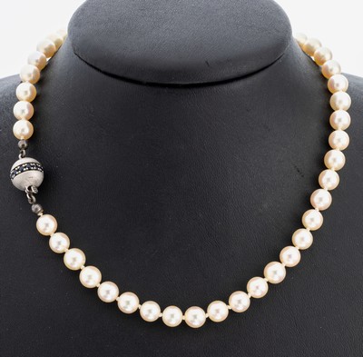 Image 26970904 - Perl-Collier mit 14 kt Gold Saphir-Schließe, WG 585/000, Zuchtperlen, D. ca. 6.3 ...