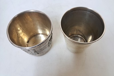 26970939a - 2 Silberbecher, 20.Jh., , Becher mit atztekischen Motiven, 925er, 68g; Becher mit ...