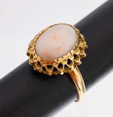 Image 26970947 - 18 kt Gold Korallen-Ring, GG 750/000, ovaler Korallen-Cabochon in zartrosa, Fassung ...