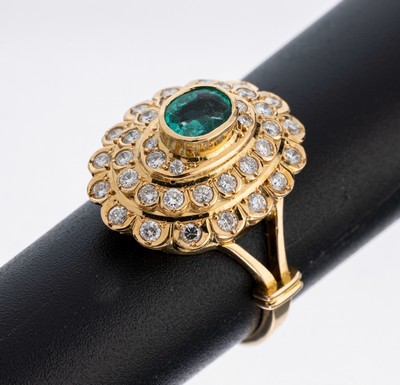Image 26970948 - 18 kt Gold Smaragd-Brillant-Ring, GG 750/ 000, Aufbau in mehreren Ebenen, ovalfacett. ...