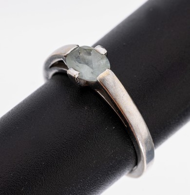 Image 26970952 - 18 kt Gold Topas-Ring, WG 750/000 gepr., schlichte Gestaltung, ovalfacett. Blautopas ...