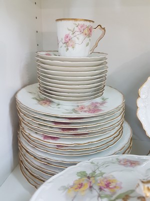 26970992e - Service, Haviland & Co, Limoges, 20. Jh., Blumendekor, 9 Tassen mit UT, 18 ...