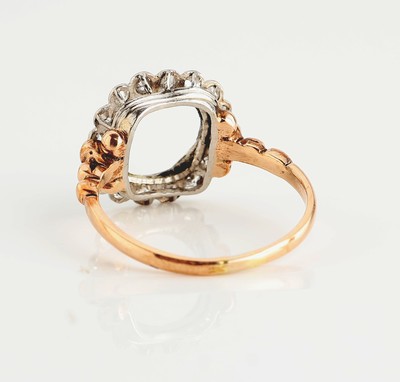 26970997a - 14 kt Gold Ring-Torso, um 1890, GG 585/000 und Platin, gepr., Mittelstein fehlt, ...