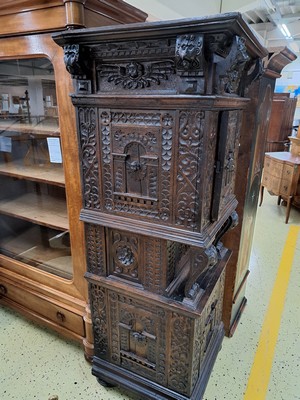 26971701d - Eckschrank im Renaissancestil unter Verwendung alter Teile, 17./19.Jh., Eiche massiv, ...