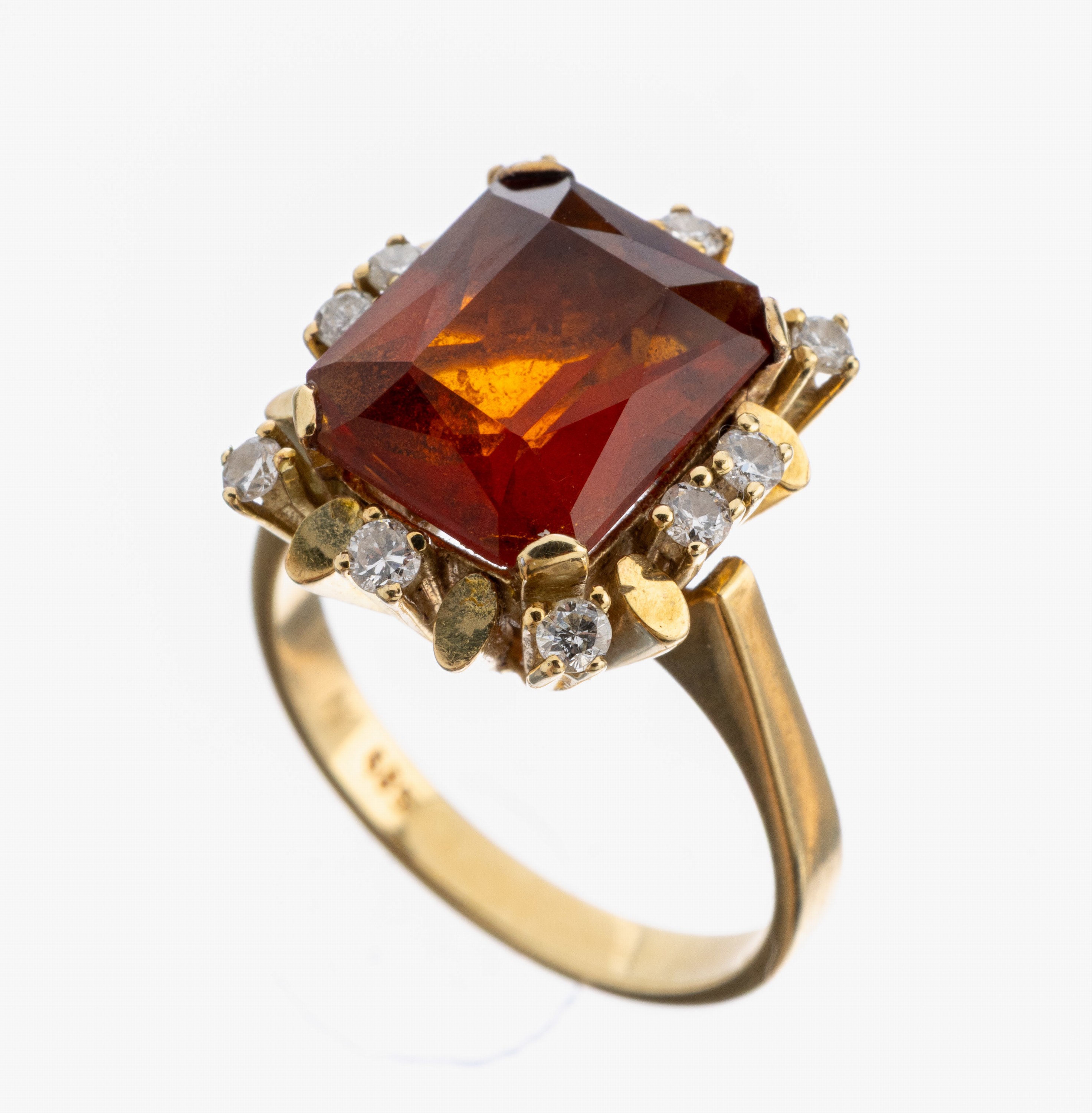 14 kt Gold Citrin-Brillant-Ring, GG 585/000, mittig facett. Madeira Citrin ca. 4.1ct, 10 Brillanten zus. ca. 0.30 ct feines Weiß/si-p1, RW 54, ca. ...