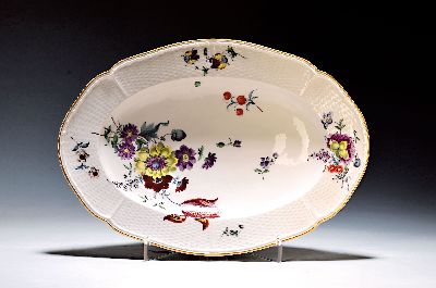 Image 26972150 - Große ovale Platte, Frankenthal, um 1755-62, Porzellan, tief gemuldete Platte, mit ...
