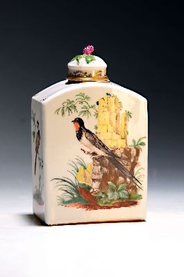 Image 26972192 - Große Teedose, Frankenthal, 1755-1759, Löwenmarke, vier Seiten mit ...