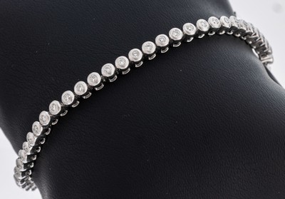 Image 26972211 - Platin Brillant-Armband, Pt 950, part. sat., 56 Brillanten zus. ca. 1.00 ct ...