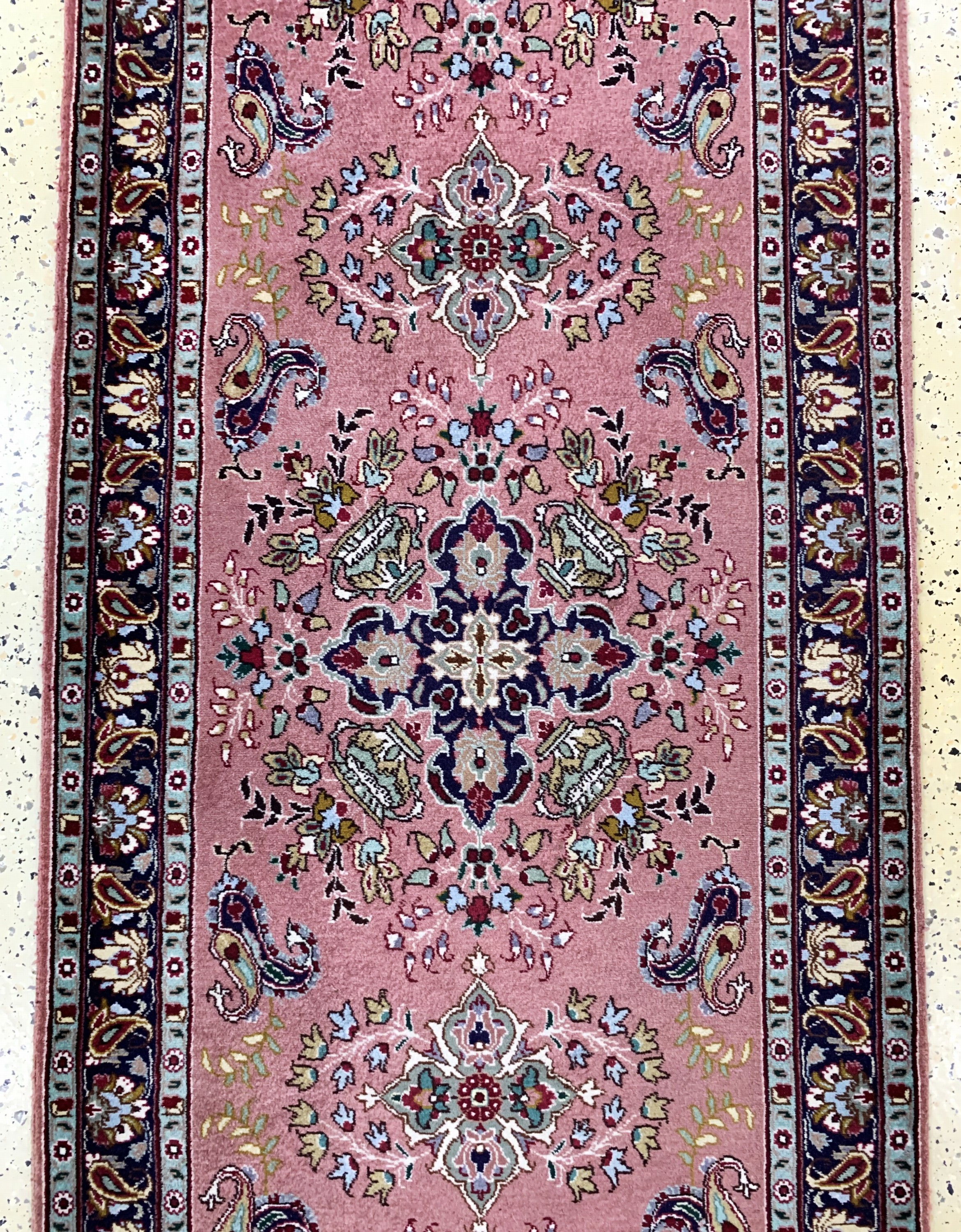 Detail b: Täbriz(40 Raj), Persien, Mitte 20.Jhd, Wolle auf Baumwolle, ca. 400 x 89 cm, EHZ: 2