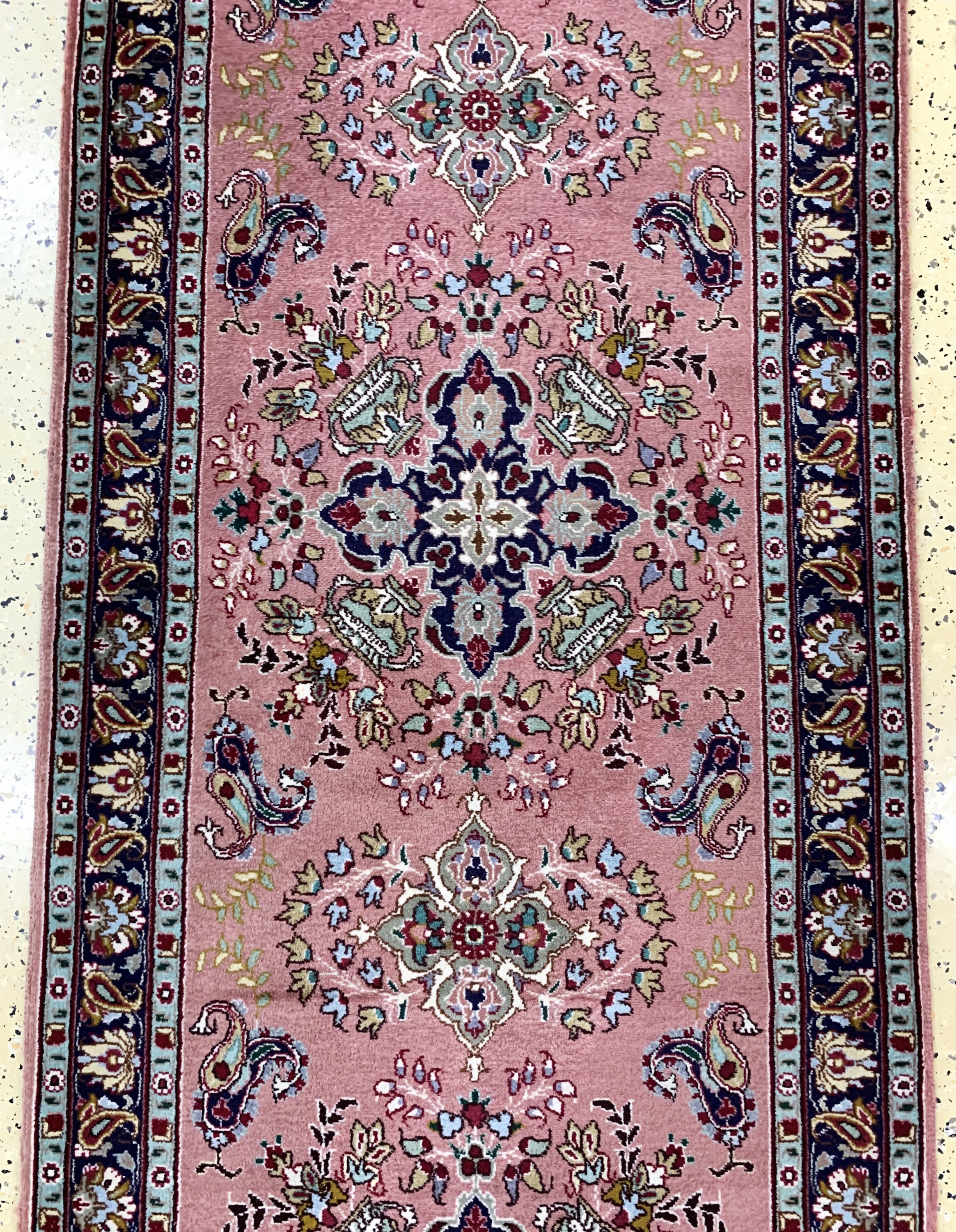 Detail c: Täbriz(40 Raj), Persien, Mitte 20.Jhd, Wolle auf Baumwolle, ca. 400 x 89 cm, EHZ: 2