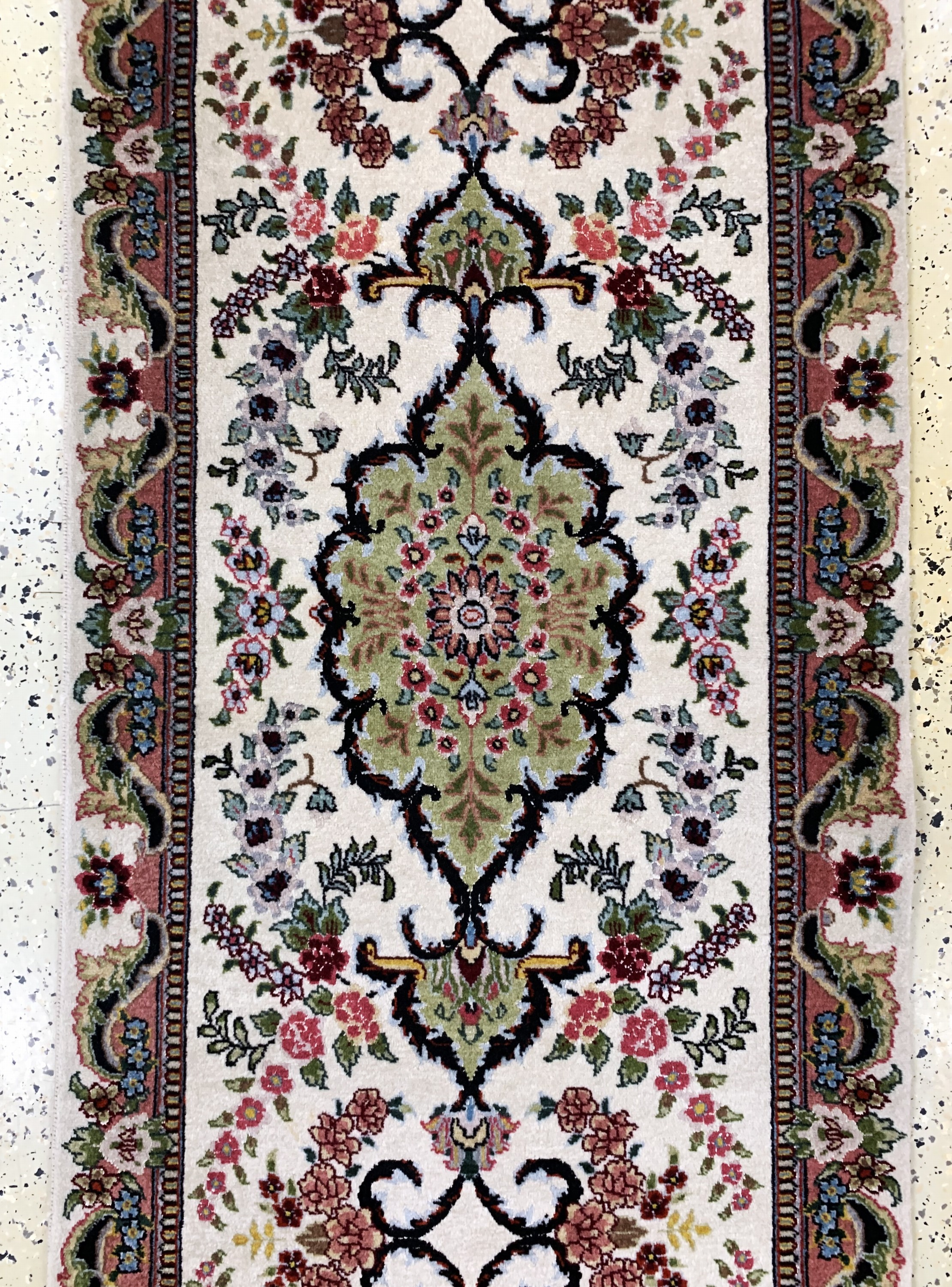 Detail b: Täbriz(40 Raj), Persien, Mitte 20.Jhd, Wolle mit Seide, ca. 400 x 76 cm, EHZ: 2