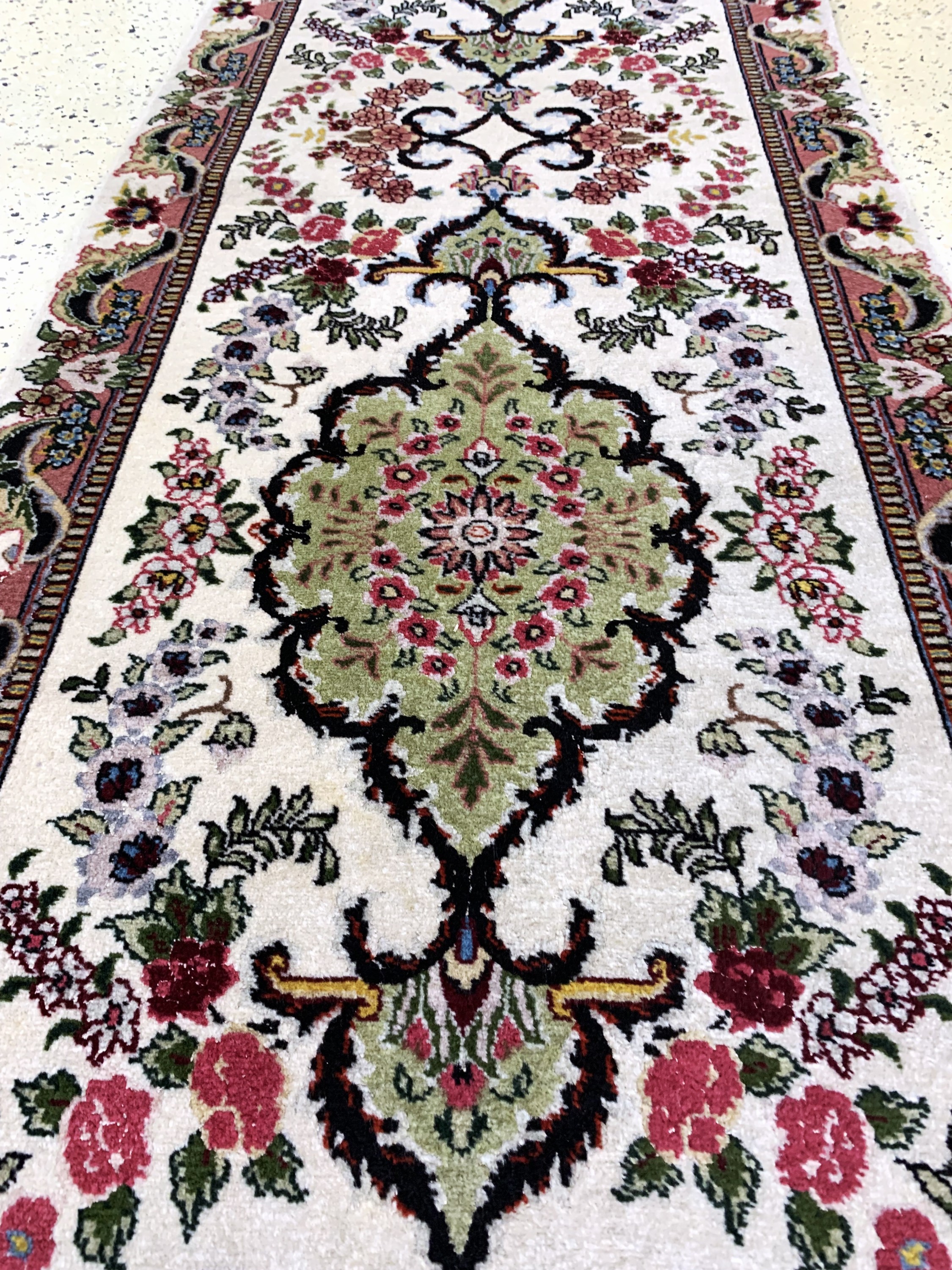 Detail d: Täbriz(40 Raj), Persien, Mitte 20.Jhd, Wolle mit Seide, ca. 400 x 76 cm, EHZ: 2