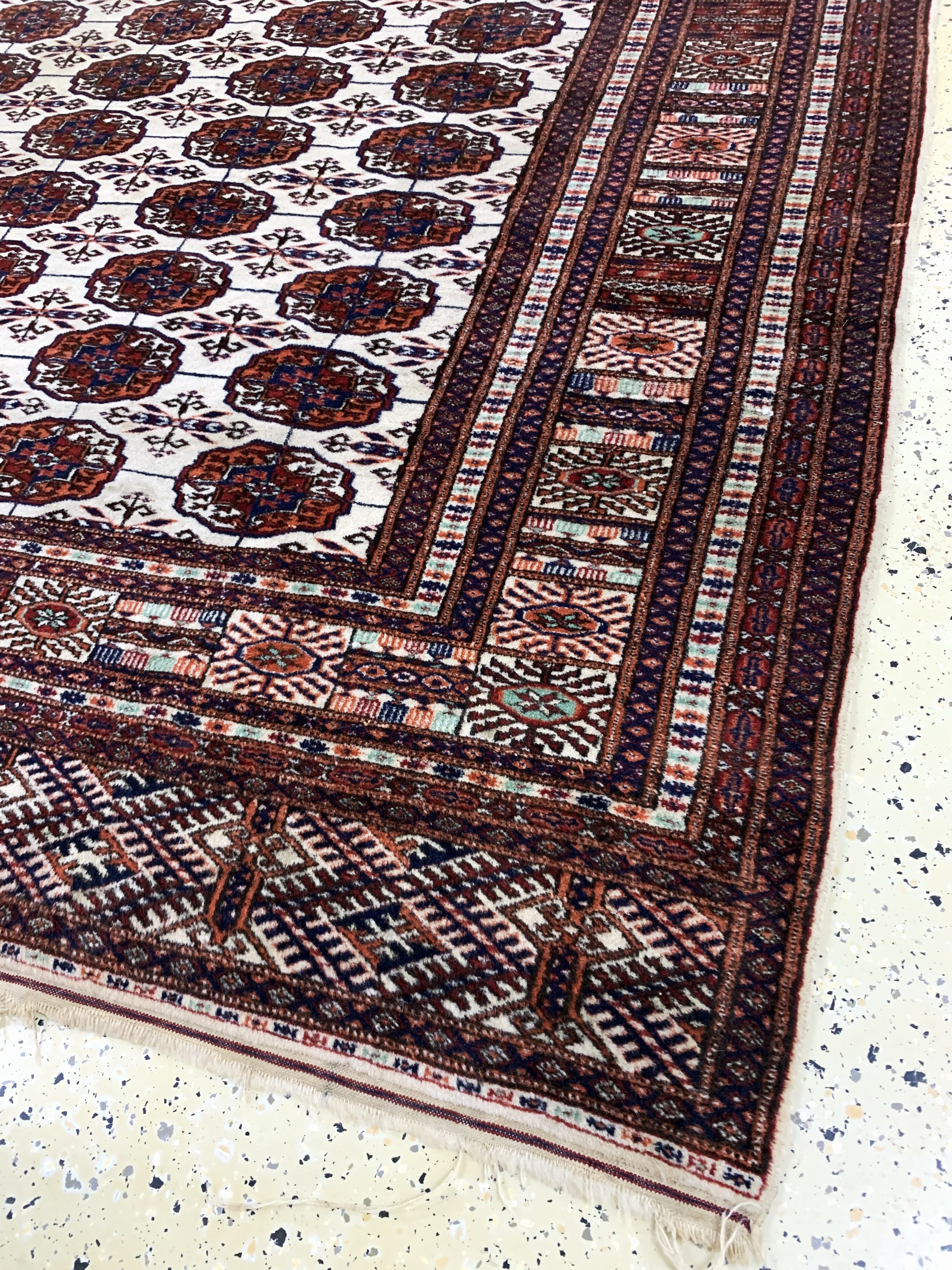 Detail a: Torkmen fein alt, Persien, Mitte 20.Jhd, Wolle auf Wolle, ca. 284 x 189 cm, gereinigt, EHZ: 2(kleiner Mottenfraß).