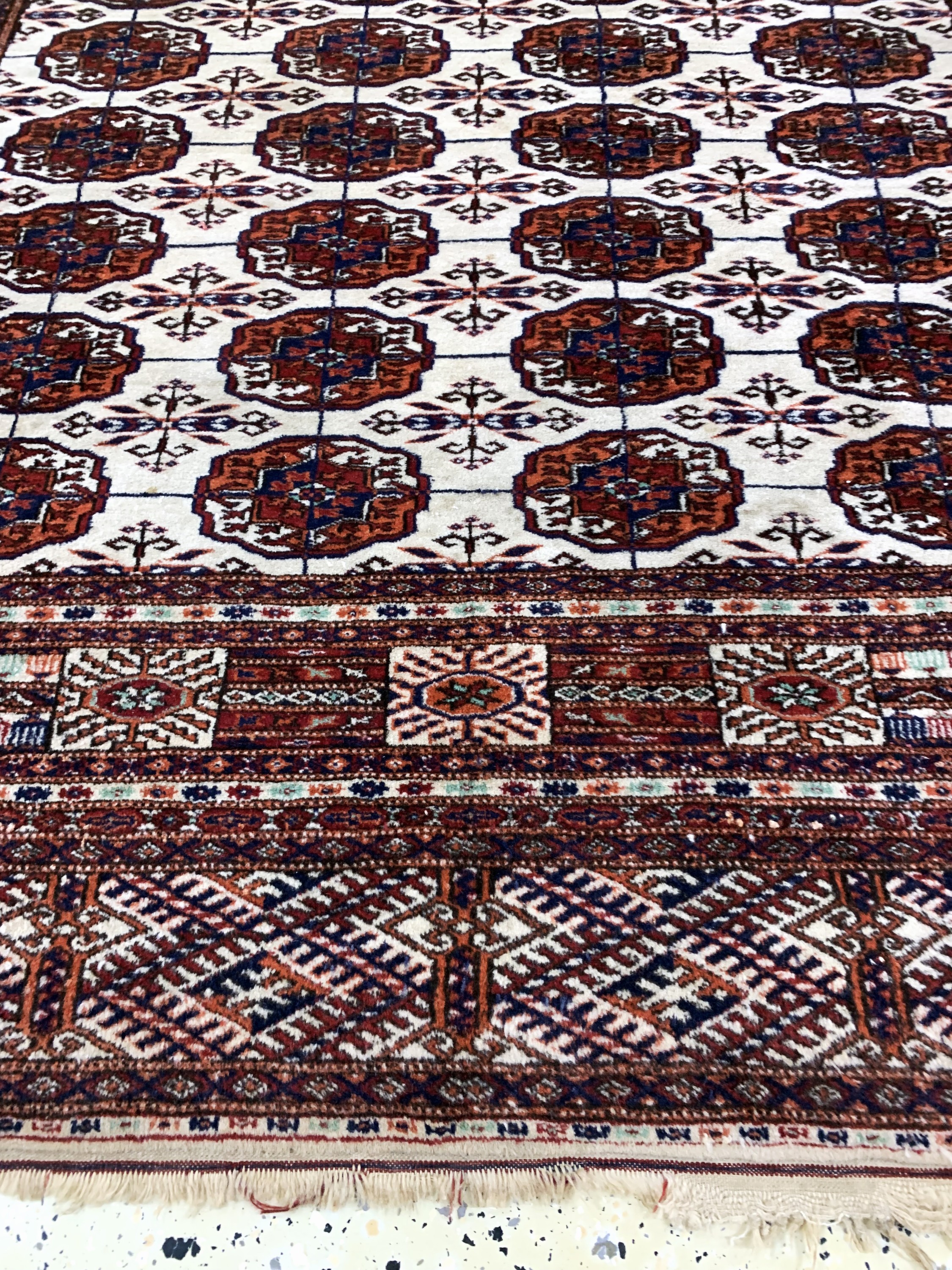 Detail b: Torkmen fein alt, Persien, Mitte 20.Jhd, Wolle auf Wolle, ca. 284 x 189 cm, gereinigt, EHZ: 2(kleiner Mottenfraß).