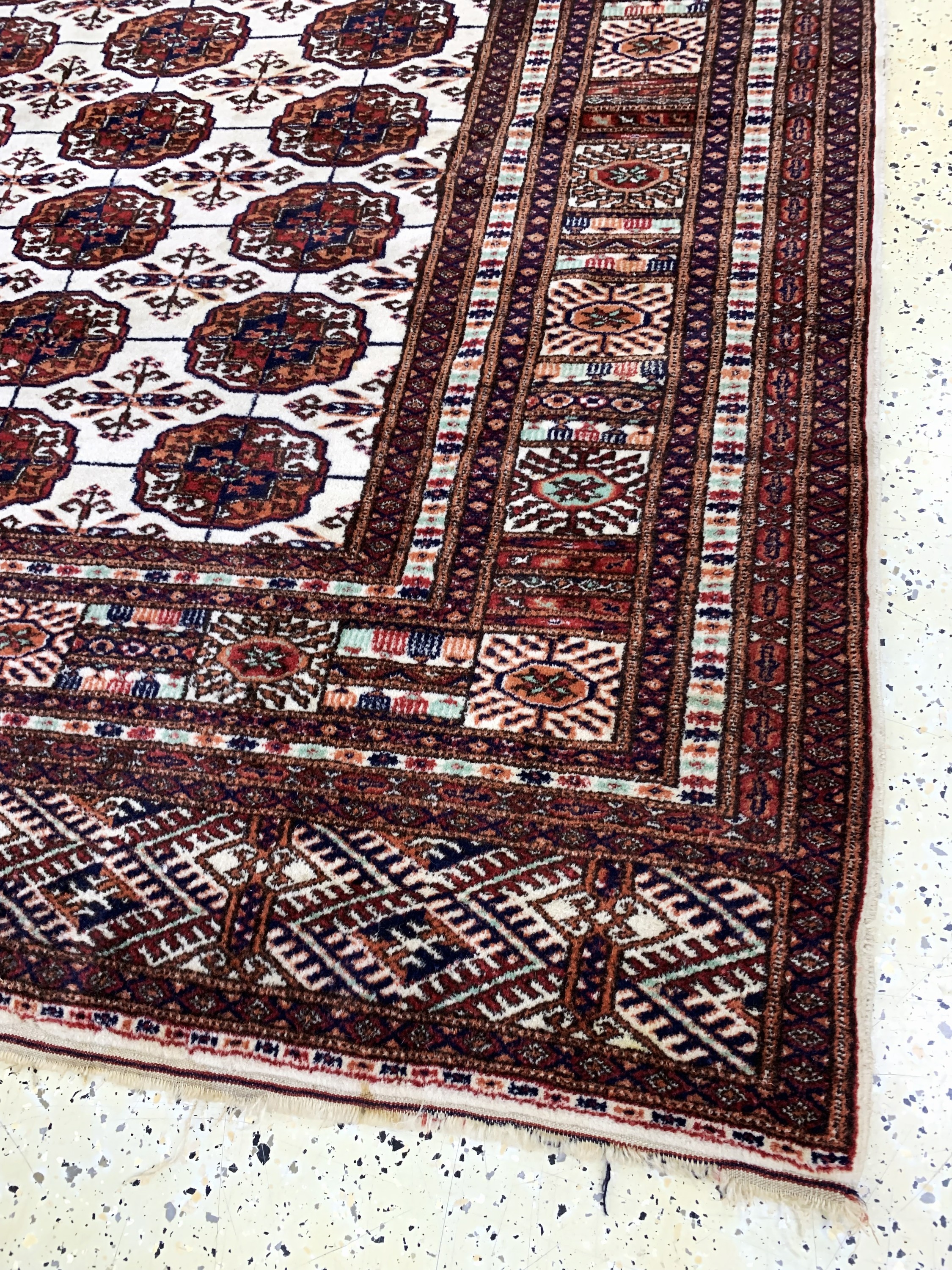 Detail d: Torkmen fein alt, Persien, Mitte 20.Jhd, Wolle auf Wolle, ca. 284 x 189 cm, gereinigt, EHZ: 2(kleiner Mottenfraß).
