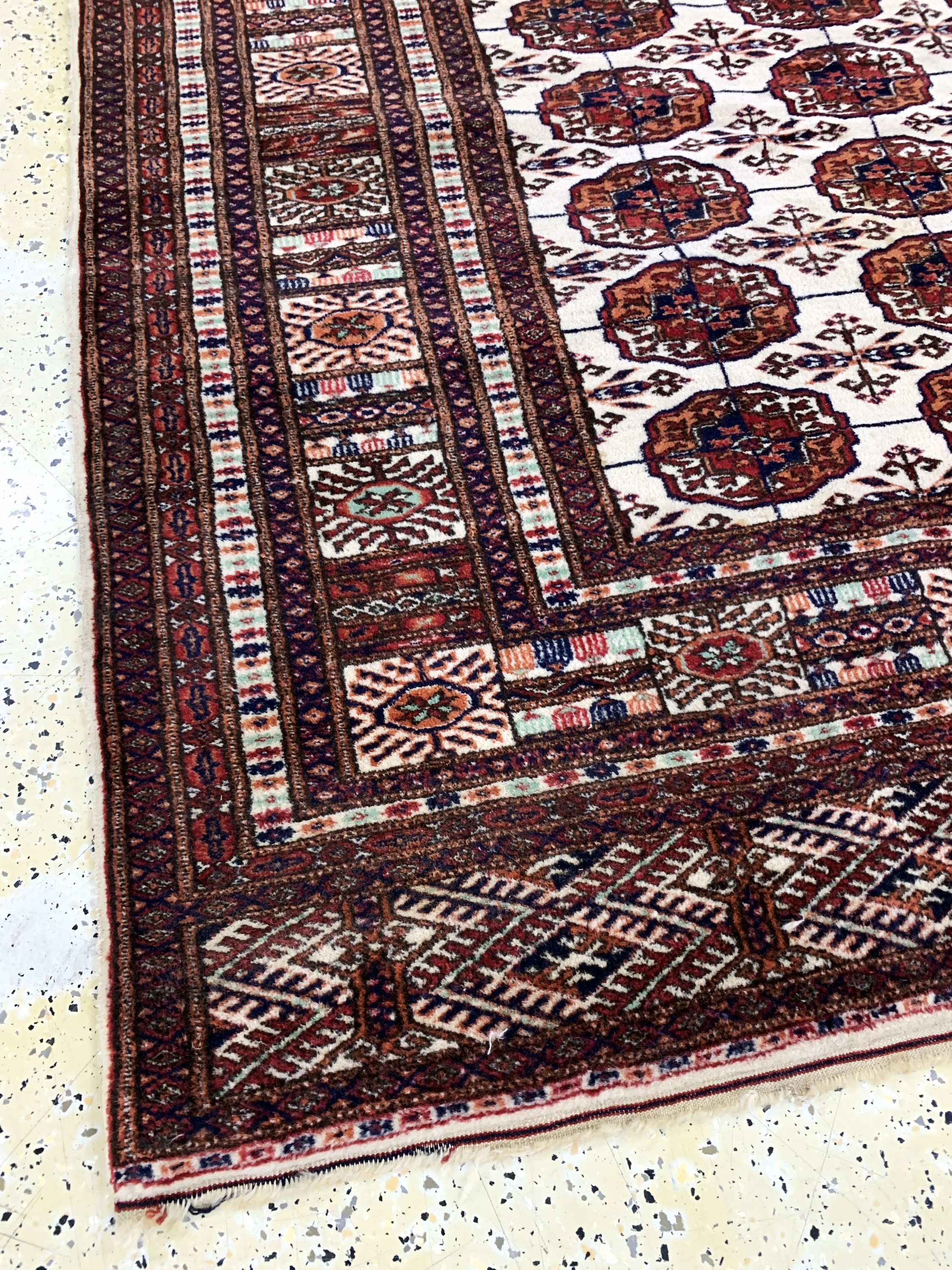 Detail f: Torkmen fein alt, Persien, Mitte 20.Jhd, Wolle auf Wolle, ca. 284 x 189 cm, gereinigt, EHZ: 2(kleiner Mottenfraß).