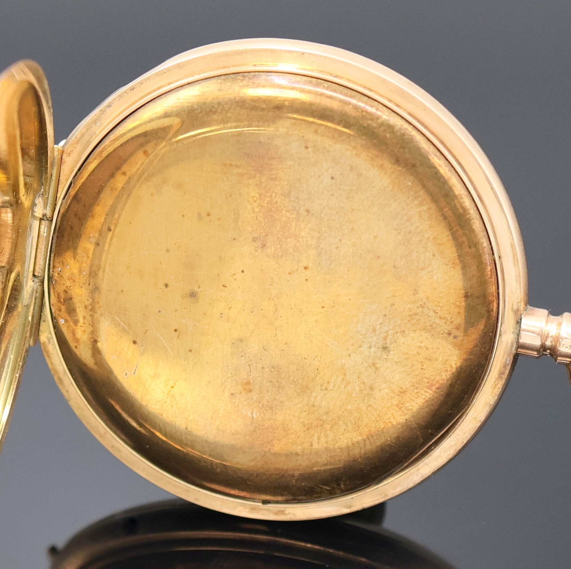 Detail c: TEUTONIA Herrensavonette in RoseG 585/000, Schweiz um 1900, guill. 2-Deckel Goldgeh., Monogramm-Grav. auf Sprungdeckel, Emailzifferbl., arab. Zahlen, ...