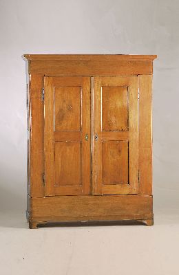 Image 26972404 - Biedermeierschrank, um 1830/40, Kirschbaum massiv, zweitürig, achtfach kassettiert, ...