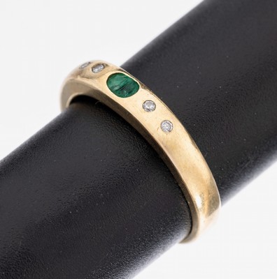 Image 26972455 - 14 kt Gold Smaragd-Brillant-Ring, GG 585/000, mittig ovalfacett. Smaragd (besch.), 4 ...