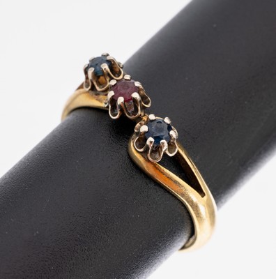 Image 26972456 - 18 kt Gold Rubin-Saphir-Ring, GG 750/000, ehemals Ehering mit pers. Gravur, 2 ...