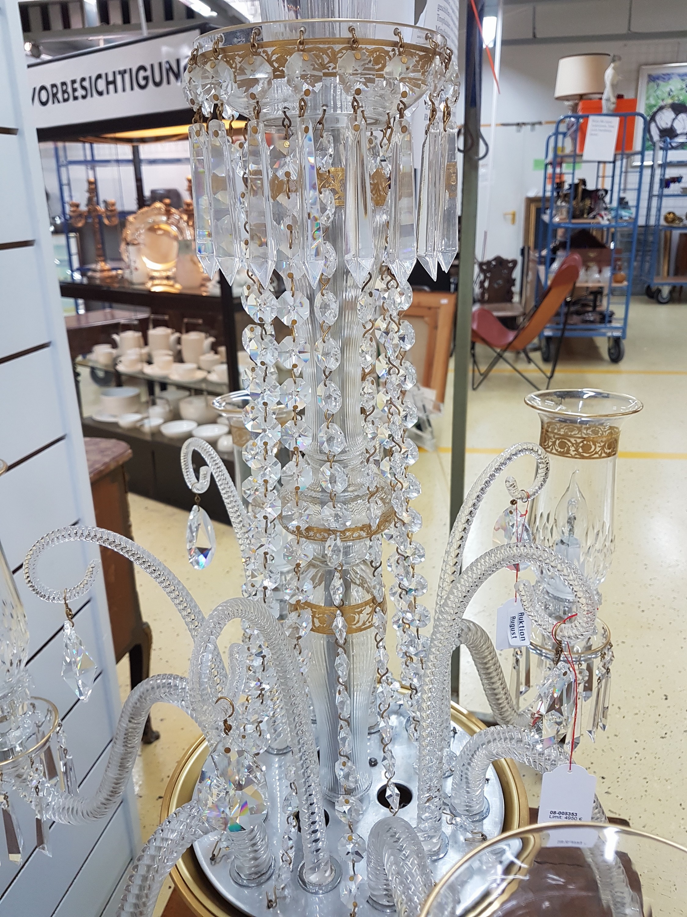 Detail k: 6-flammiger Prunkleuchter/Chandelier, St. Louis, Frankreich, Dekor Thistle, Kristallglas, graviert, geschliffen und teilweise vergoldet, umlaufender ...