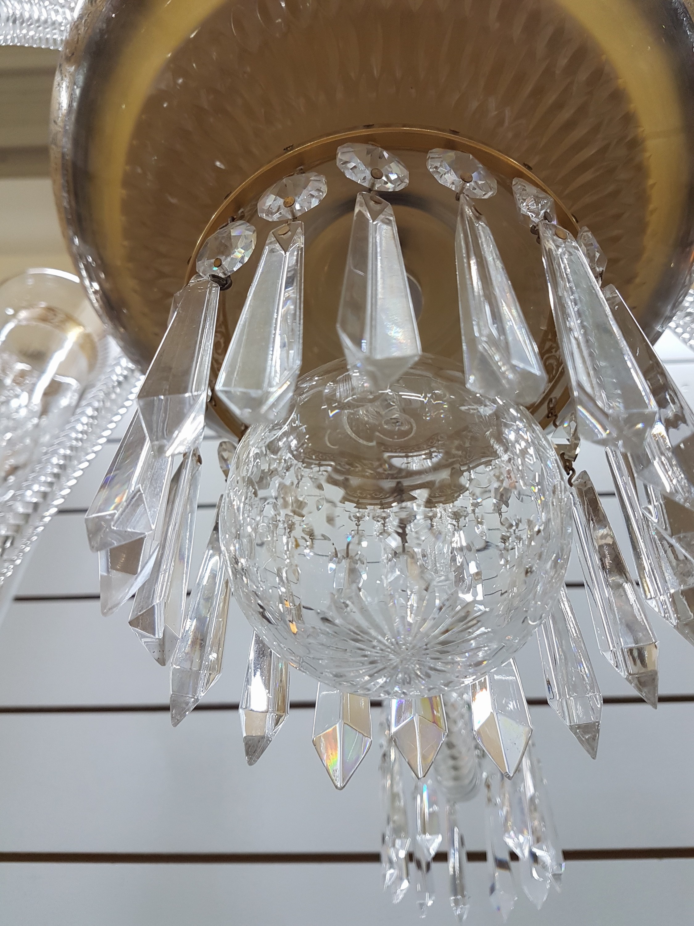 Detail m: 6-flammiger Prunkleuchter/Chandelier, St. Louis, Frankreich, Dekor Thistle, Kristallglas, graviert, geschliffen und teilweise vergoldet, umlaufender ...