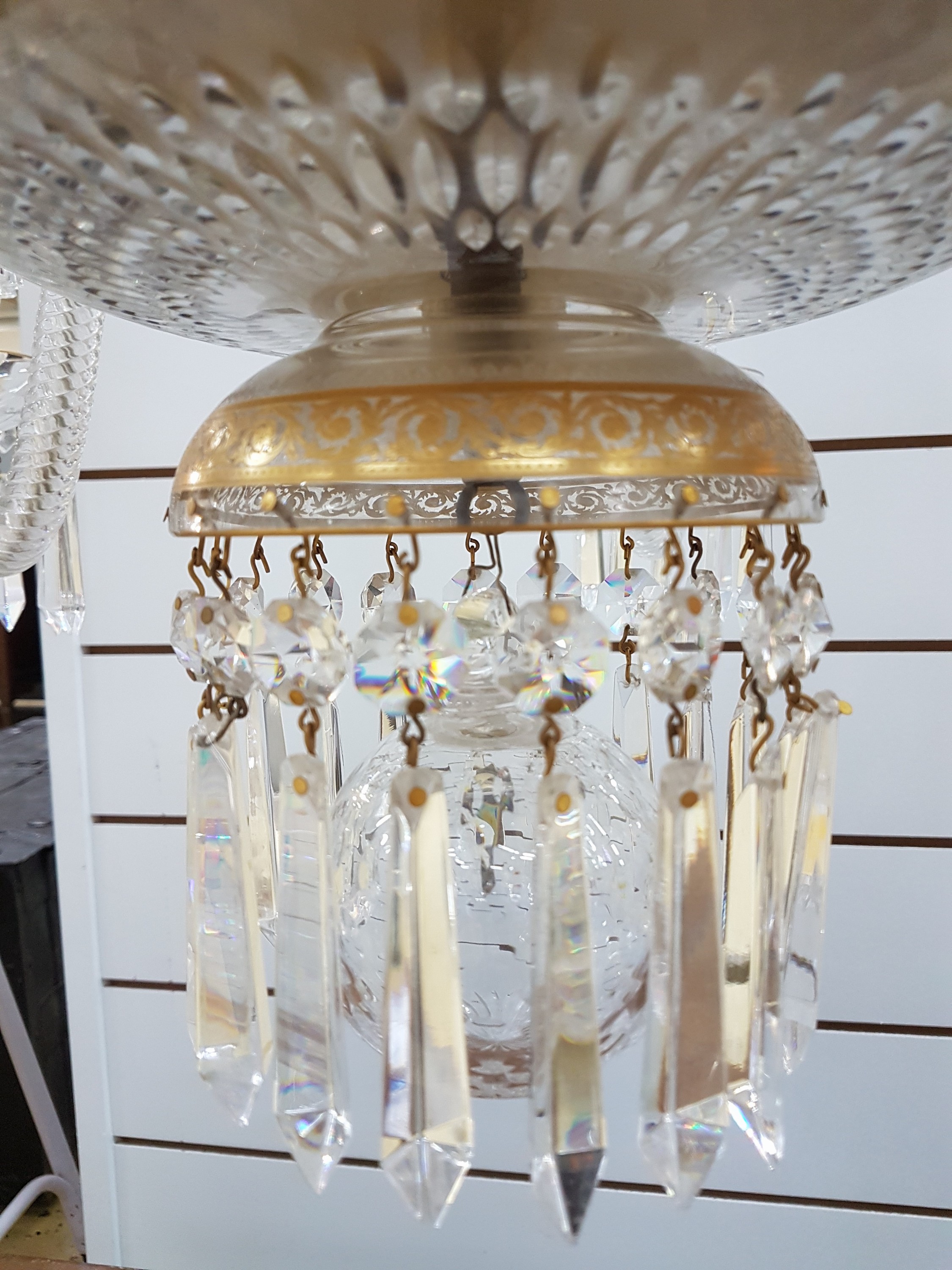 Detail n: 6-flammiger Prunkleuchter/Chandelier, St. Louis, Frankreich, Dekor Thistle, Kristallglas, graviert, geschliffen und teilweise vergoldet, umlaufender ...