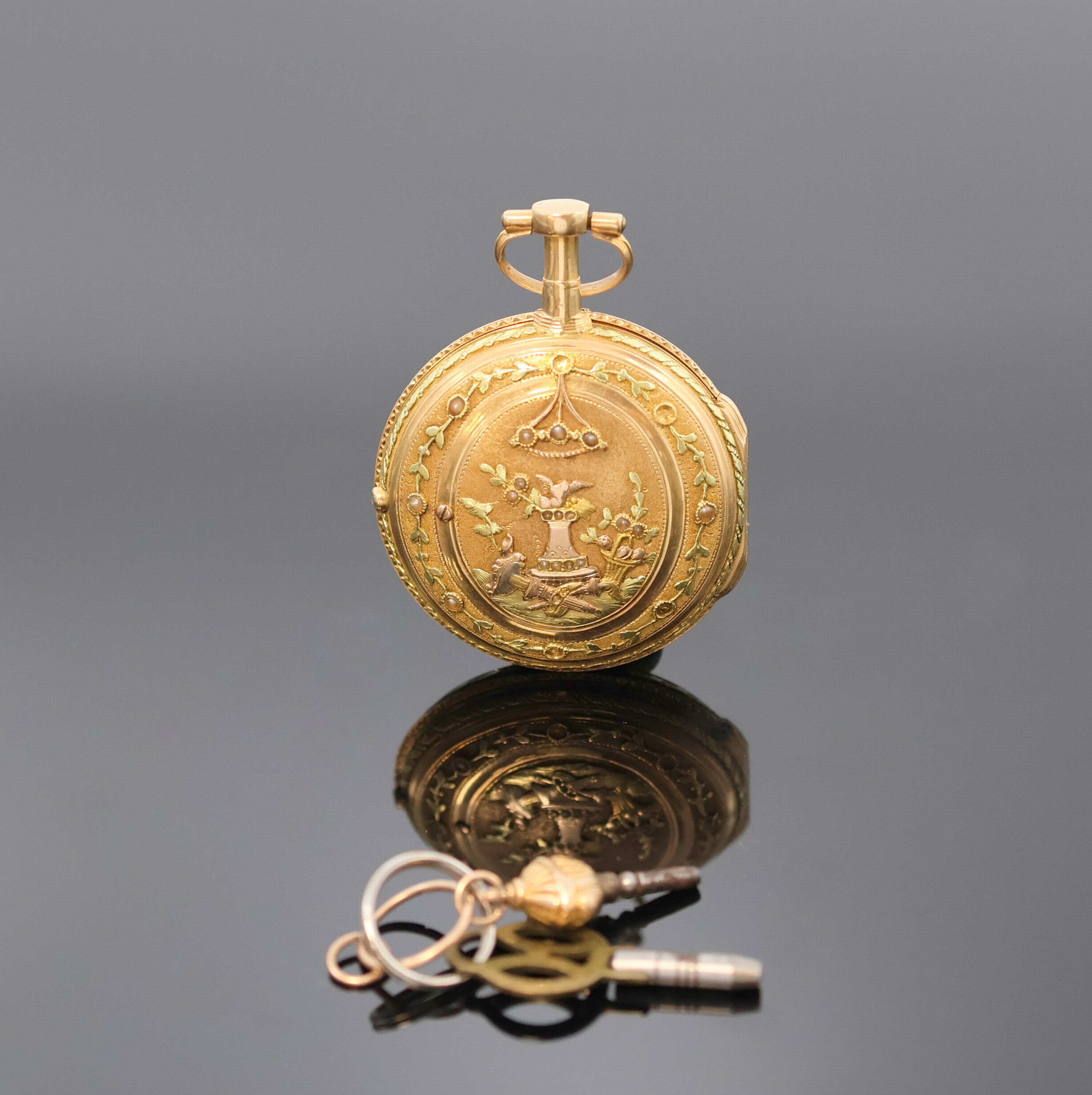 Detail b: LE ROY A PARIS Spindeltaschenuhr in 750/000 quatre couleurs Goldgehäuse, Frankreich um 1780, offenes Geh. m. großem Seitenscharnier, rückseitig ...