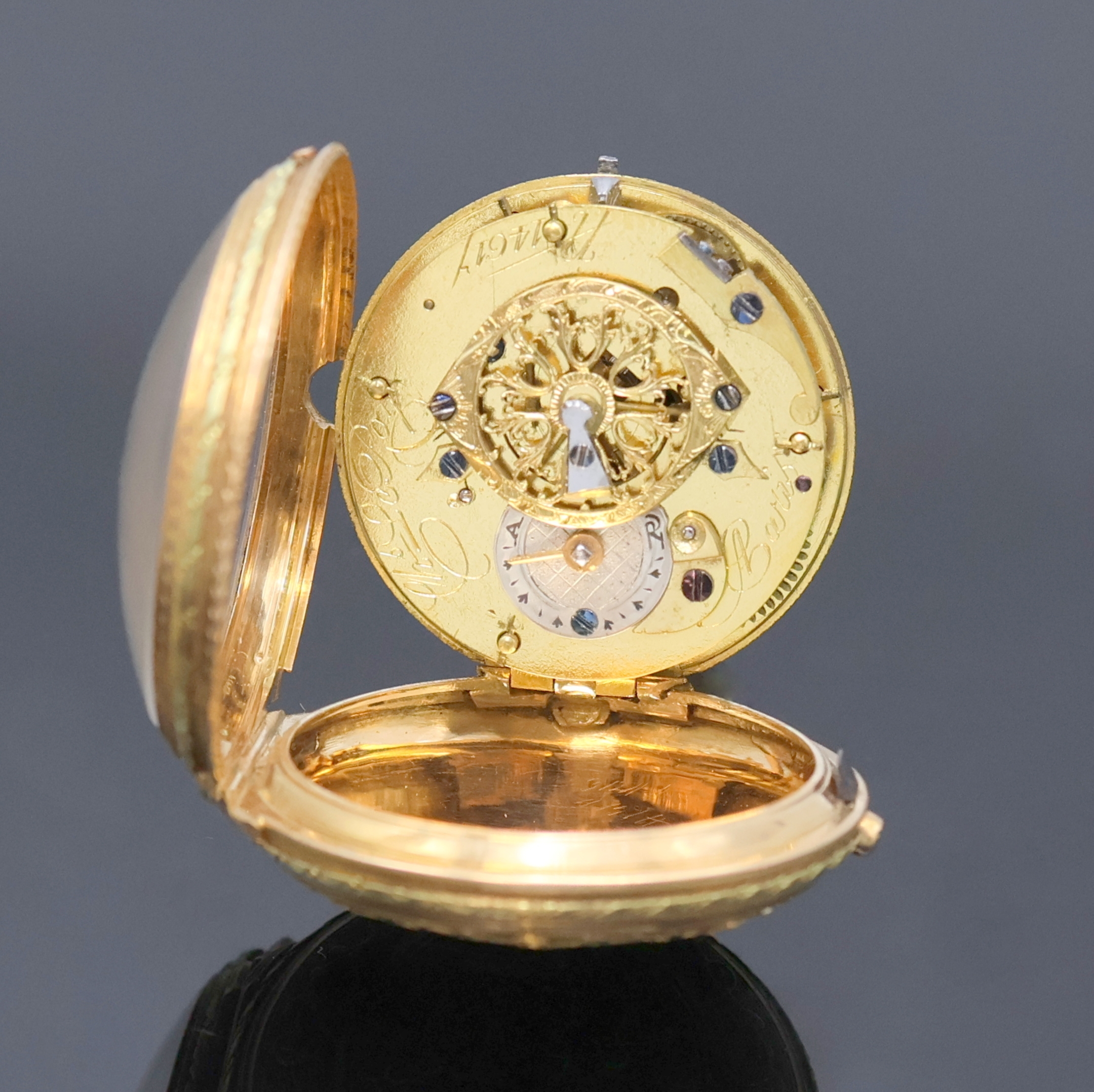 Detail c: LE ROY A PARIS Spindeltaschenuhr in 750/000 quatre couleurs Goldgehäuse, Frankreich um 1780, offenes Geh. m. großem Seitenscharnier, rückseitig ...