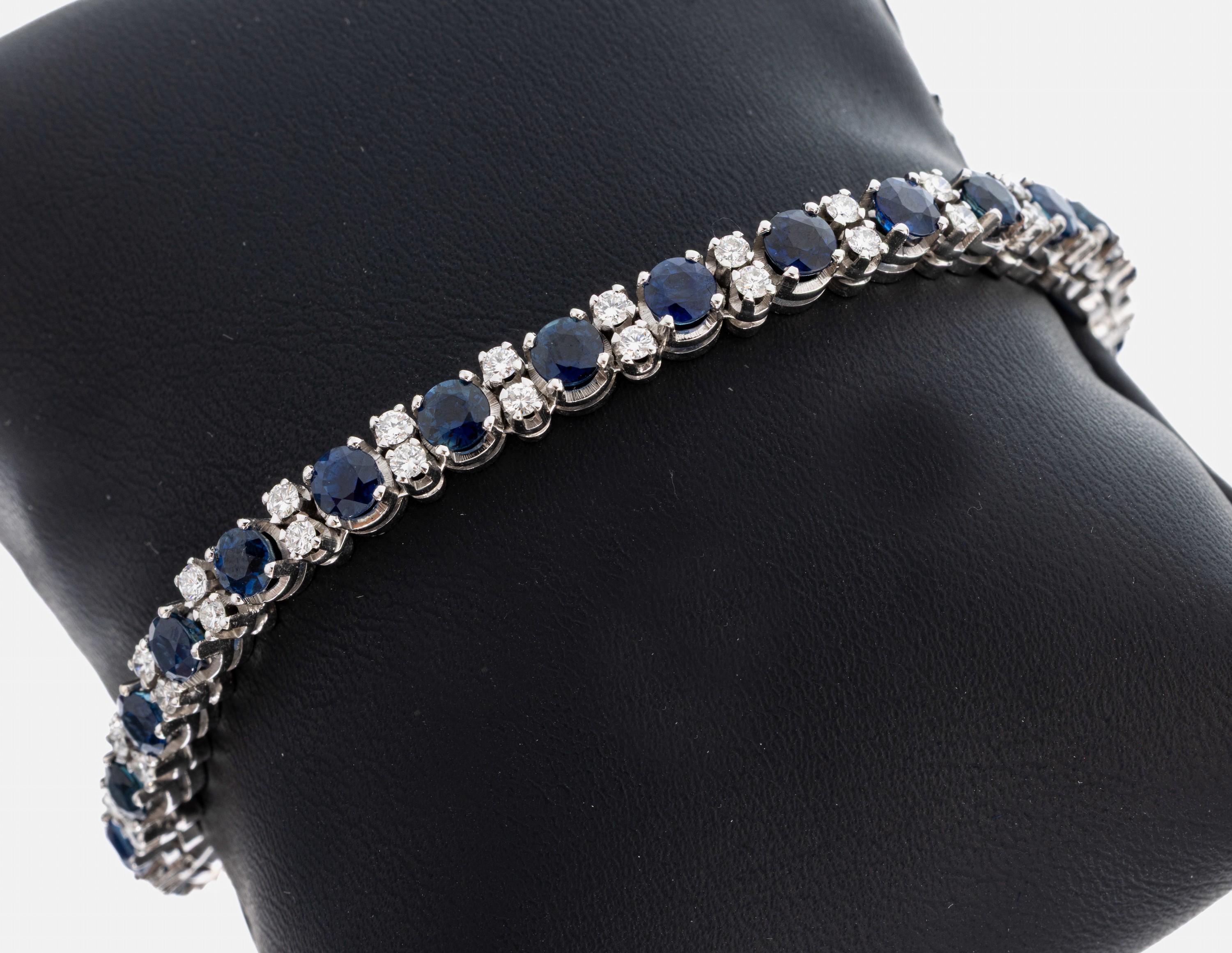 Image 26972698 - 18 kt Gold Brillant-Saphir-Armband, WG 750/000, 50 Brillanten zus. ca. 2.00 ct ...