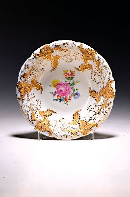 Image 26972664 - Prunkteller, Meissen, 2.H.20.Jh., polychrome Bemalung von deutschem Blumenbukett, Fahne ...