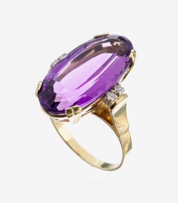 Image 26972667 - 14 kt Gold Amethyst-Diamant-Ring, GG 585/000, ovalfacett. Amethyst 24 x 11.7 mm, 4 ...
